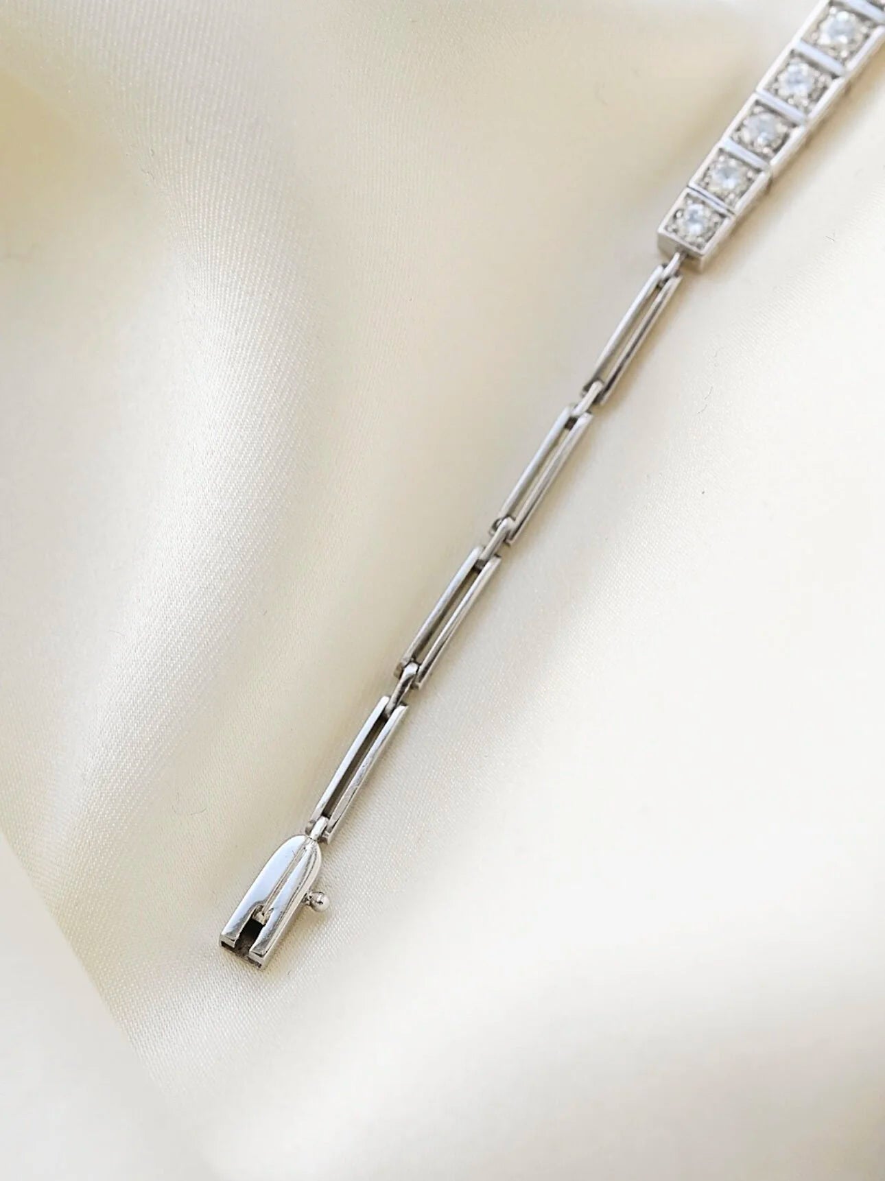 Magical Antique Art Deco 1.90 Carats Diamond Bracelet 14K White Gold 1930