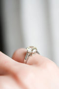 Extraordinary 1.92 ct Art Deco Diamond Ring Platinum 1930s