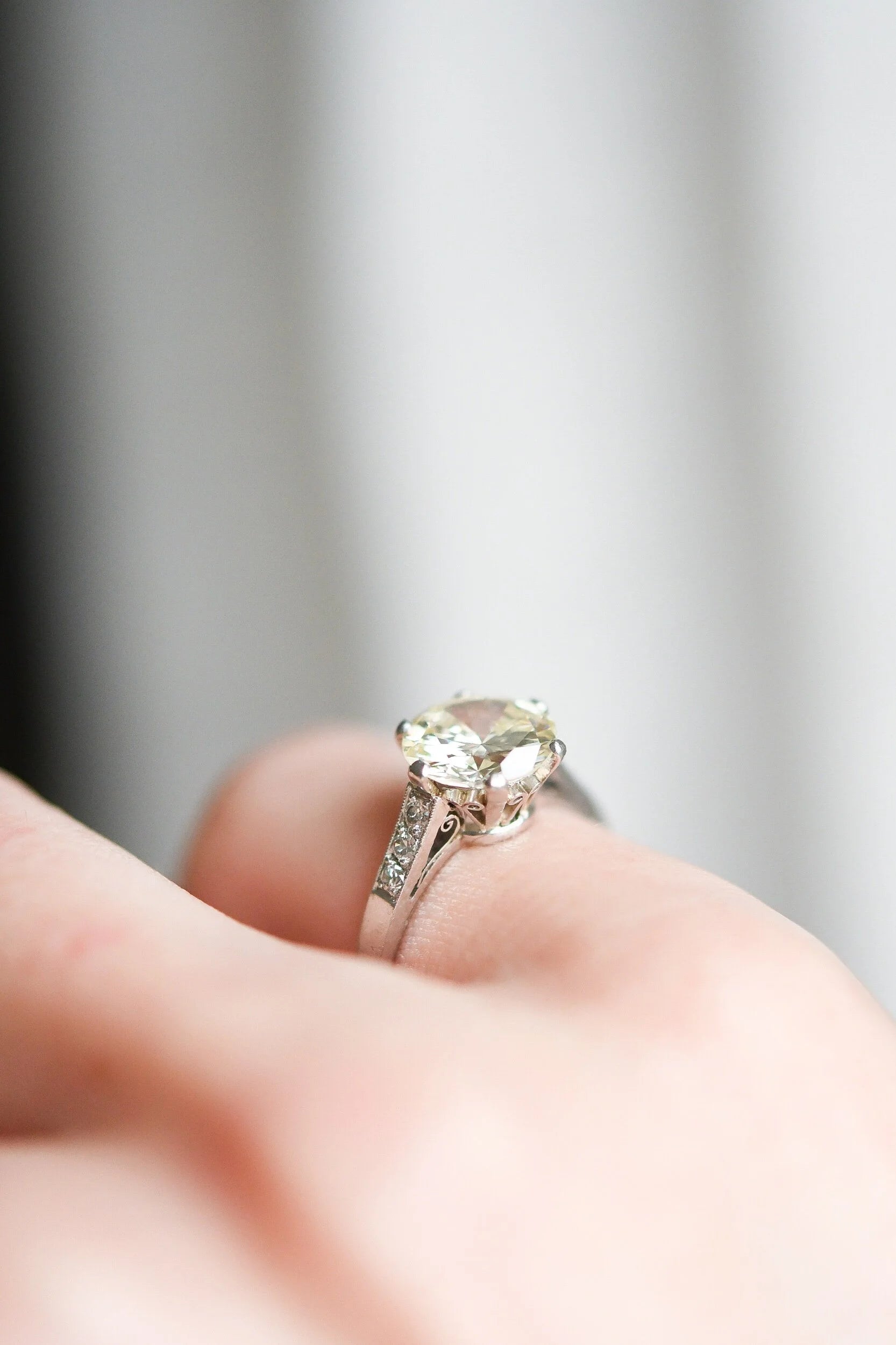 Extraordinary 1.92 ct Art Deco Diamond Ring Platinum 1930s