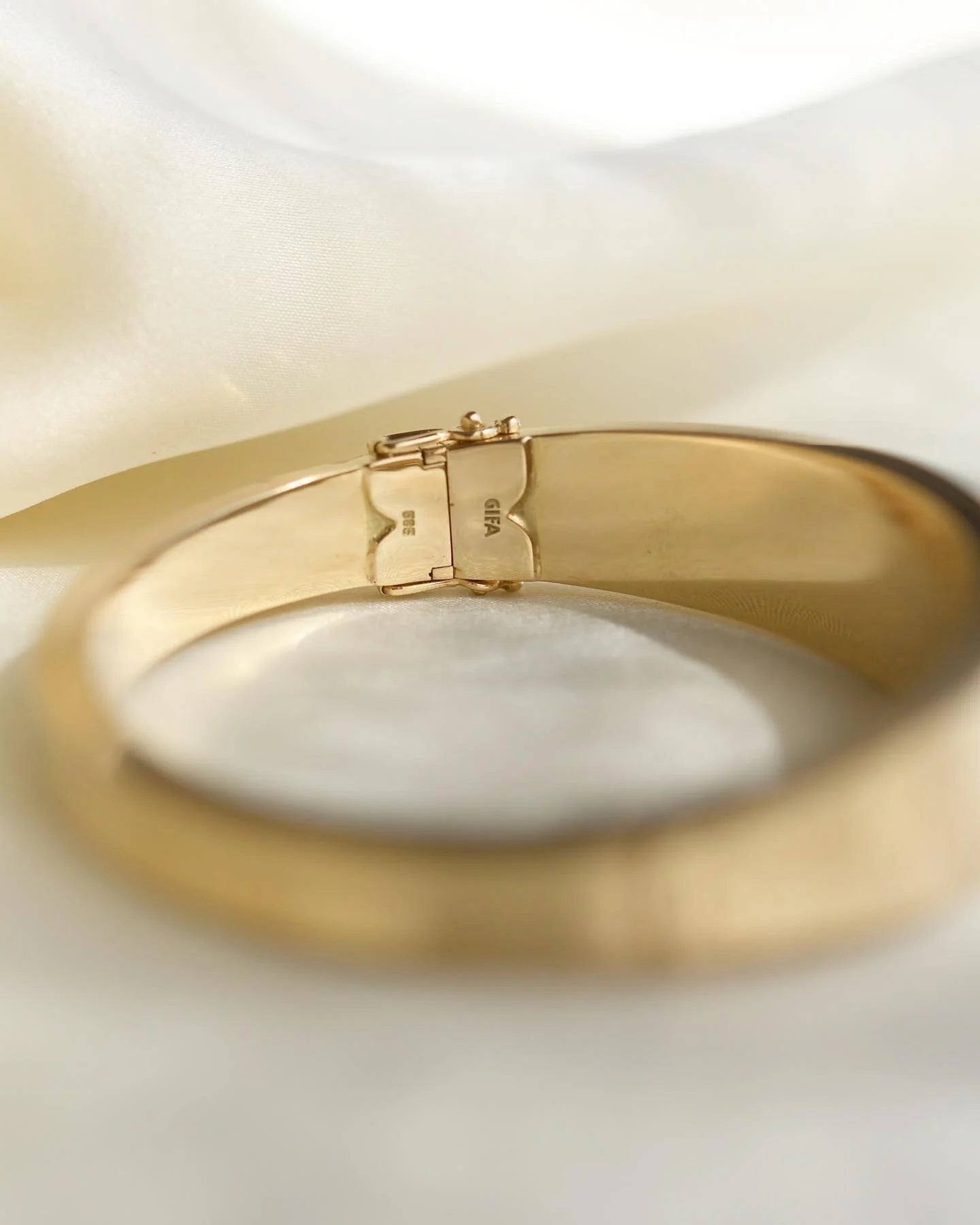 Sublime Danish Vintage Bangle w Flower Engravings 14K Gold 1960s