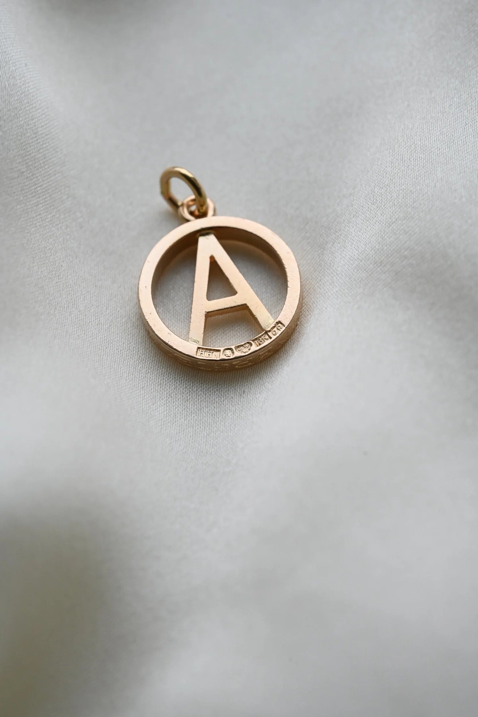 Breathtakingly Beautiful Detailed 150 year-old Antique Carnelian Seal Fob Pendant 18K Gold