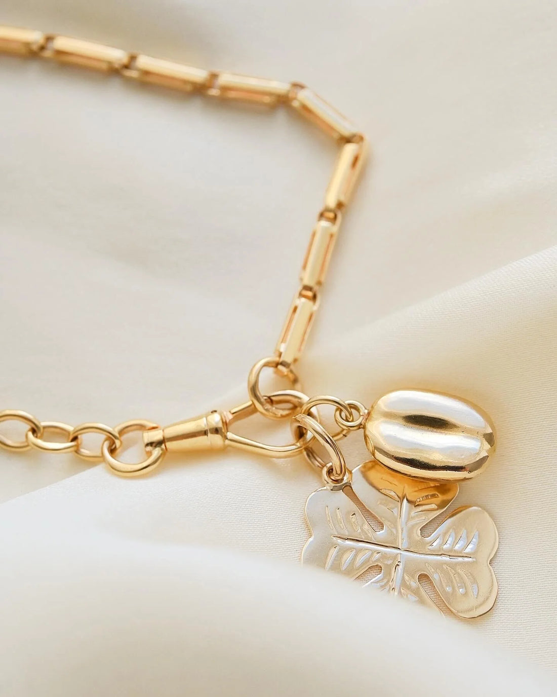 Glowing Antique Chain Bracelet 7.25 Inches 18K Gold 1920s