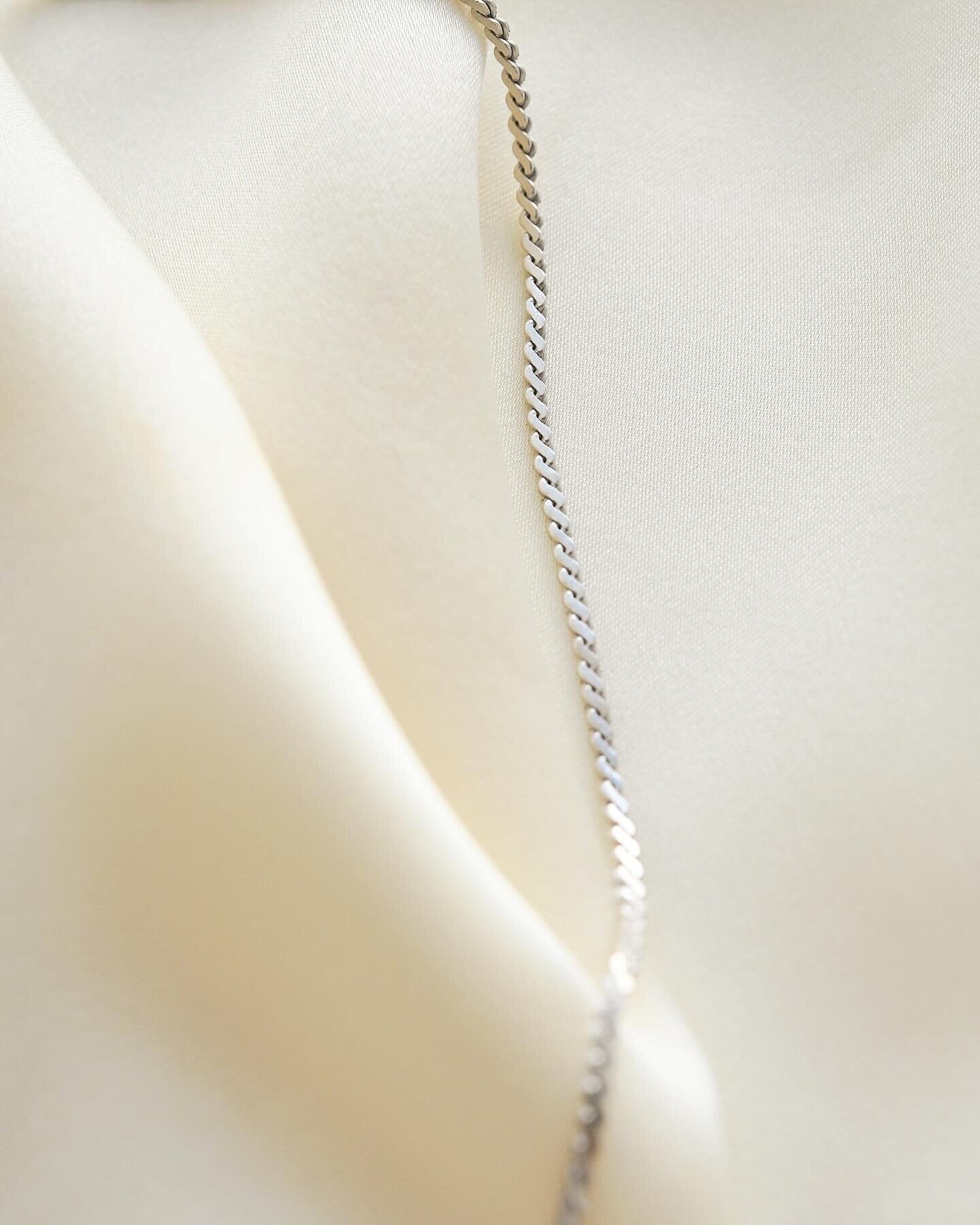 Carrie Bradshaw-esque Vintage Diamond Cluster Necklace 18K White Gold