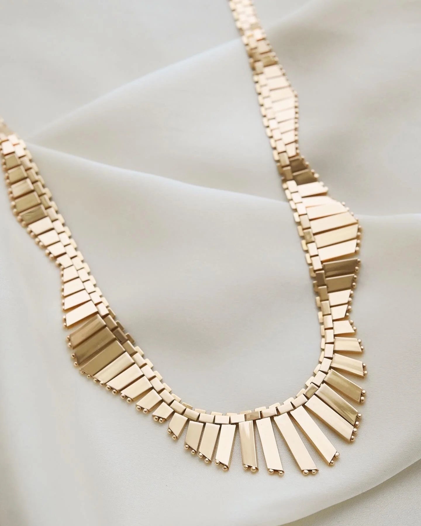 Heavy Perfect Italian Vintage Fringe Cleopatra Necklace 18K Gold 1970