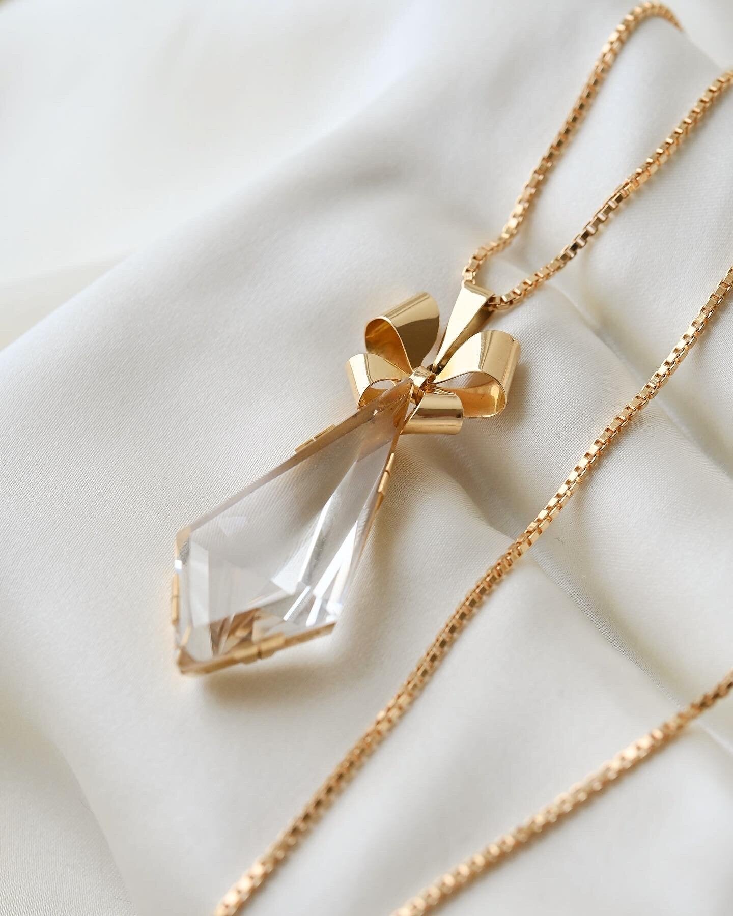 Out of This World Amazing HUGE Clear Crystal Bow Pendant 18K Gold 1945 Sweden