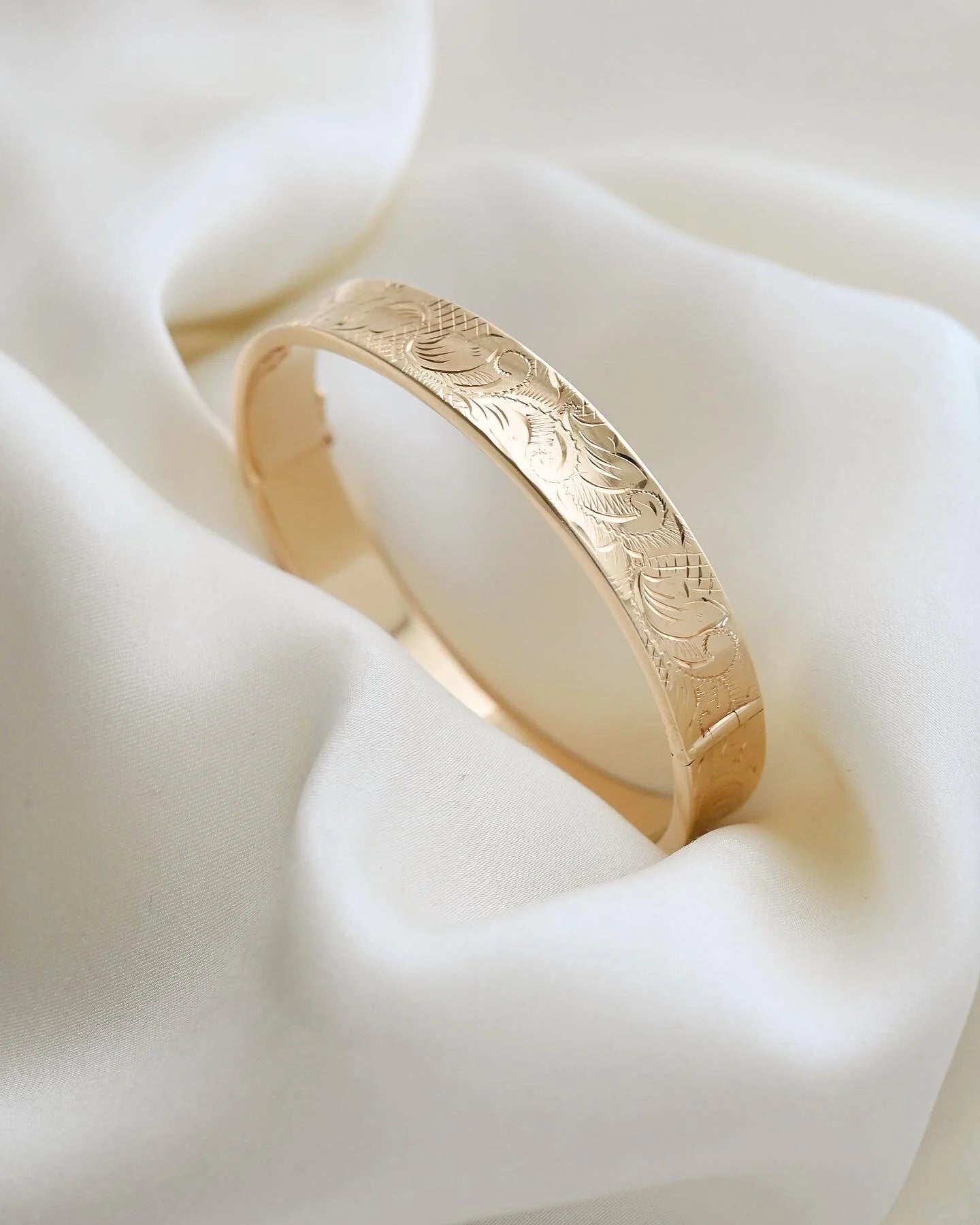 Divine Flower Engraved Danish Vintage Bangle 14K Gold