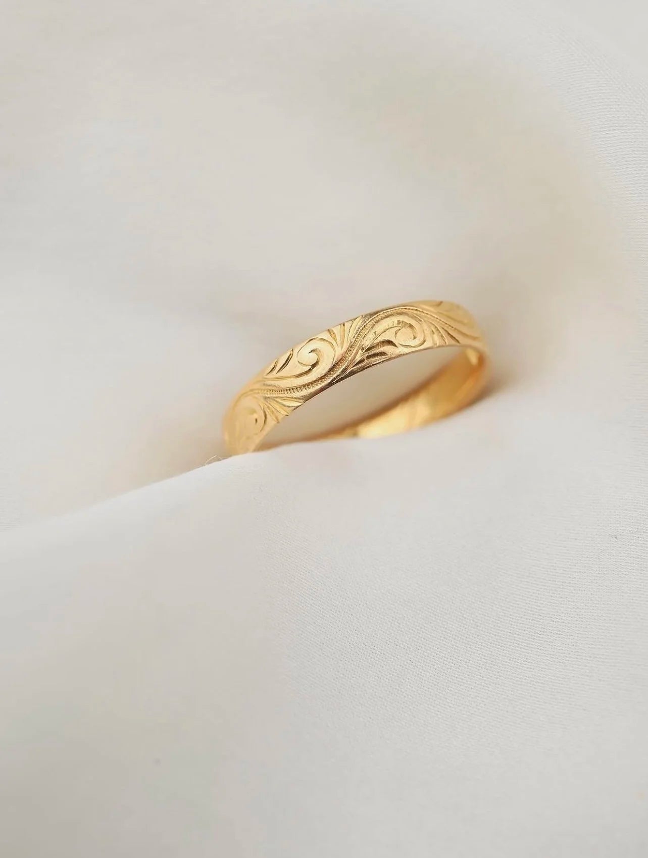 Old Engraved Swirl Dream Ring 20K Gold