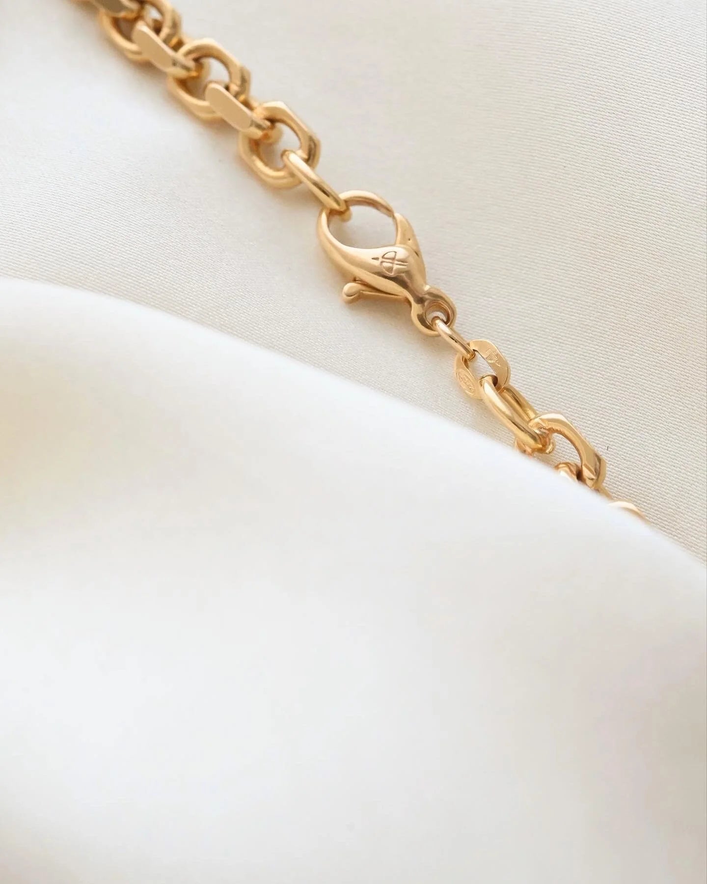 Rare Italian 57 Grams Anchor Link Necklace 20.25 Inches 18K Gold