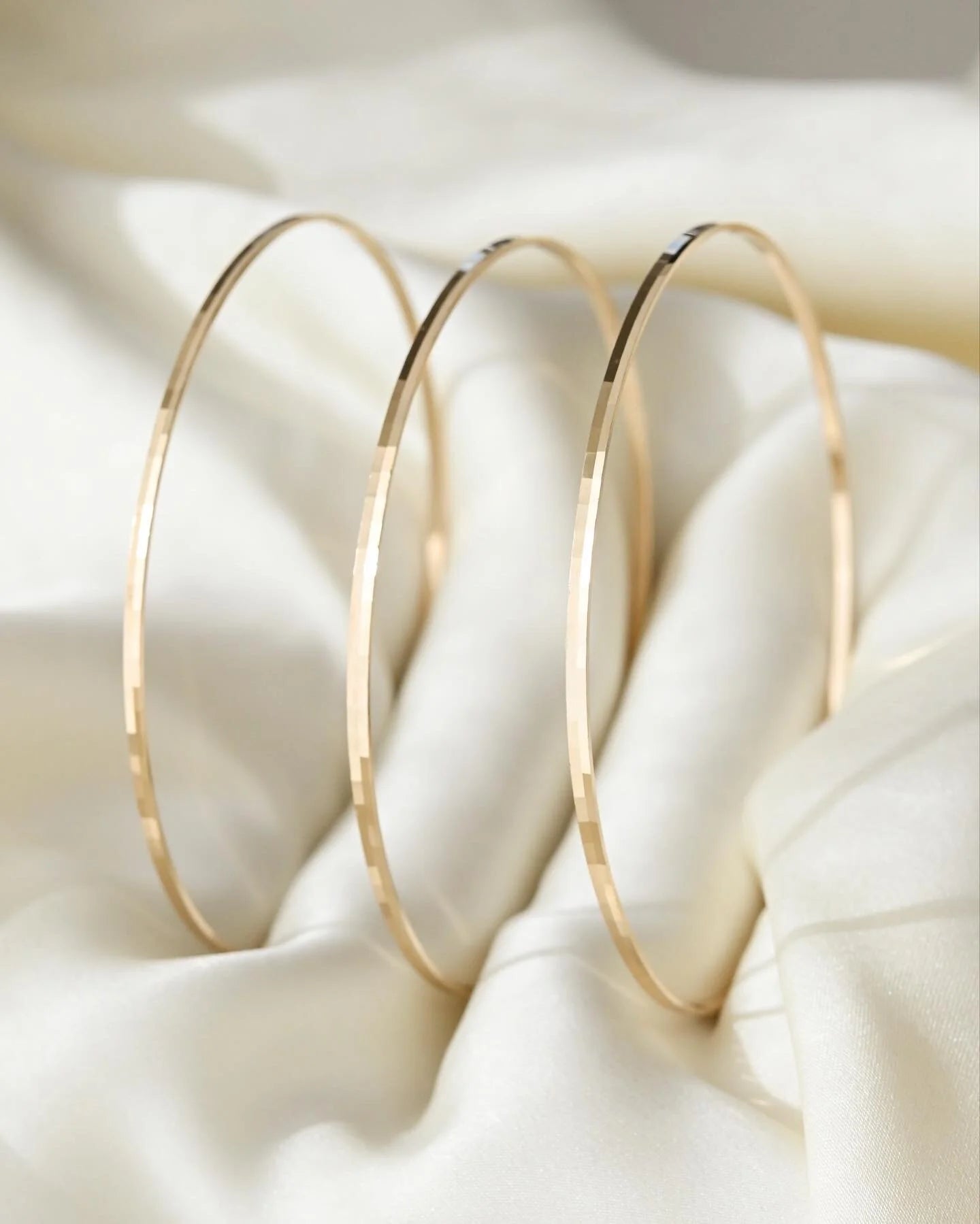 Amazing Faceted Round Vintage Bangles 14K Gold 1970s