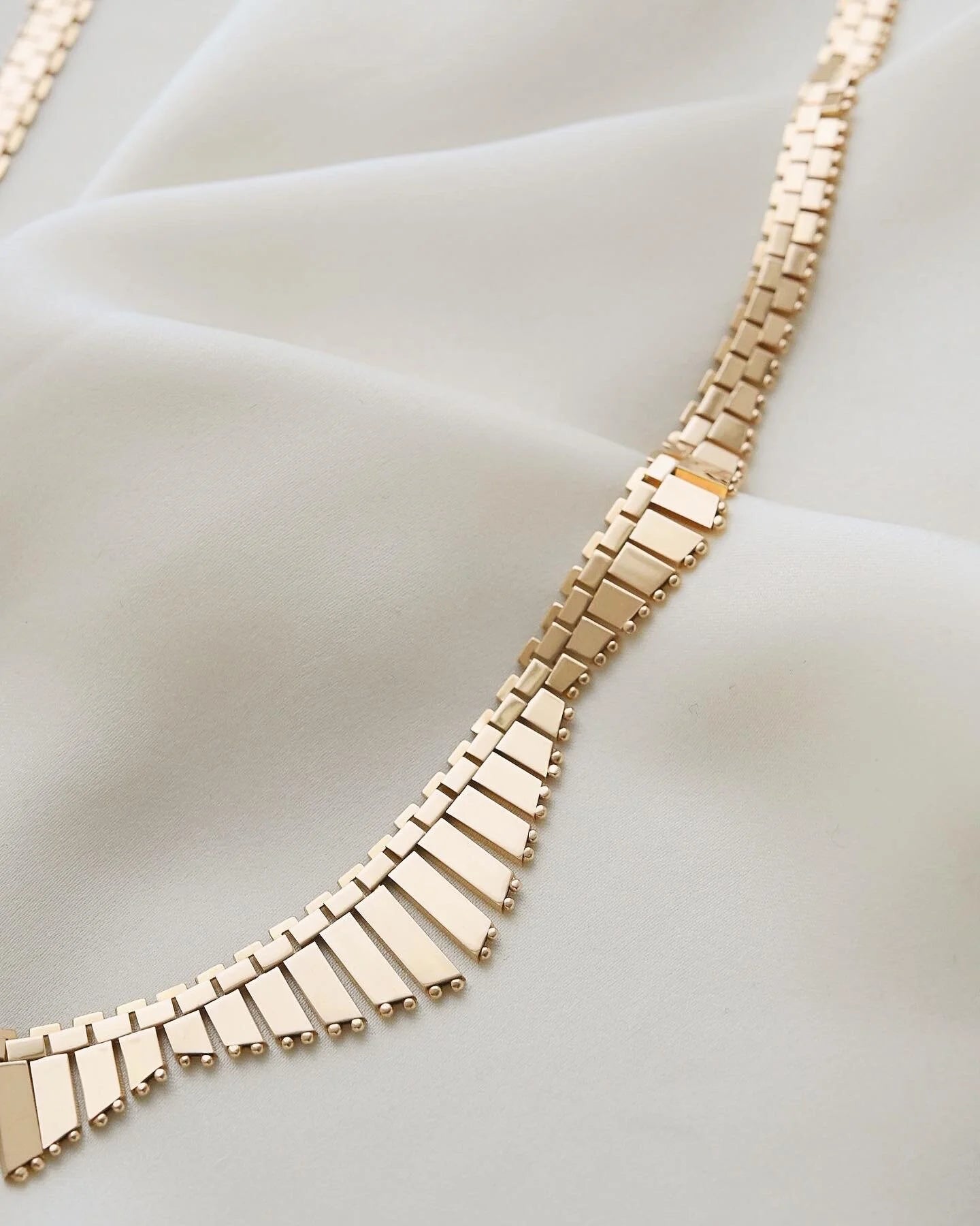 Heavy Perfect Italian Vintage Fringe Cleopatra Necklace 18K Gold 1970