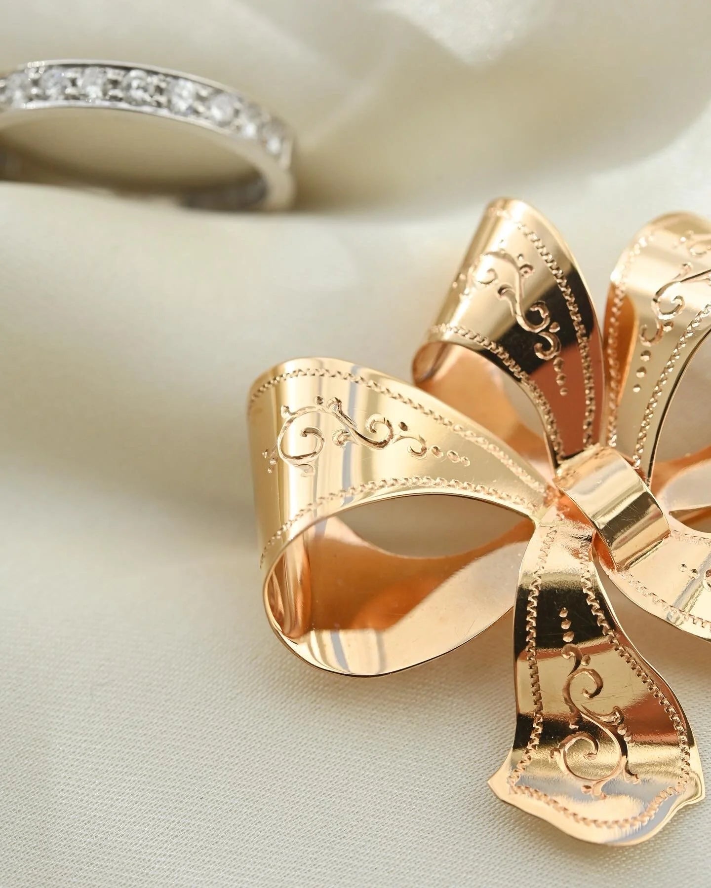 Vintage Bow Pendant/ Brooch 18K Gold 1947