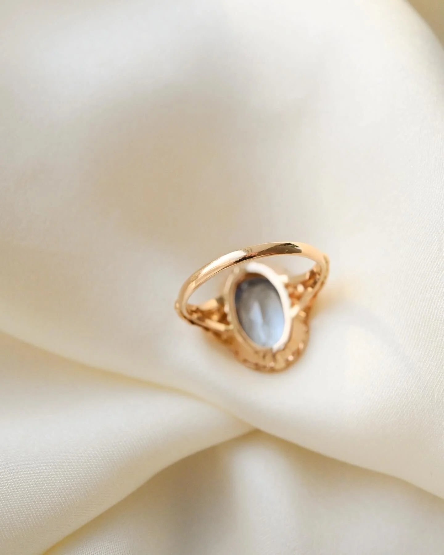 Romantic Antique Blue Spinel Ring from Personal Collection 18K Gold 1940s