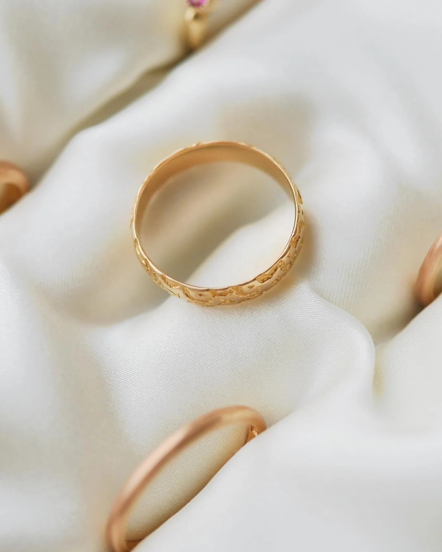 Beautiful Edwardian Wedding Band 18K Gold 1900