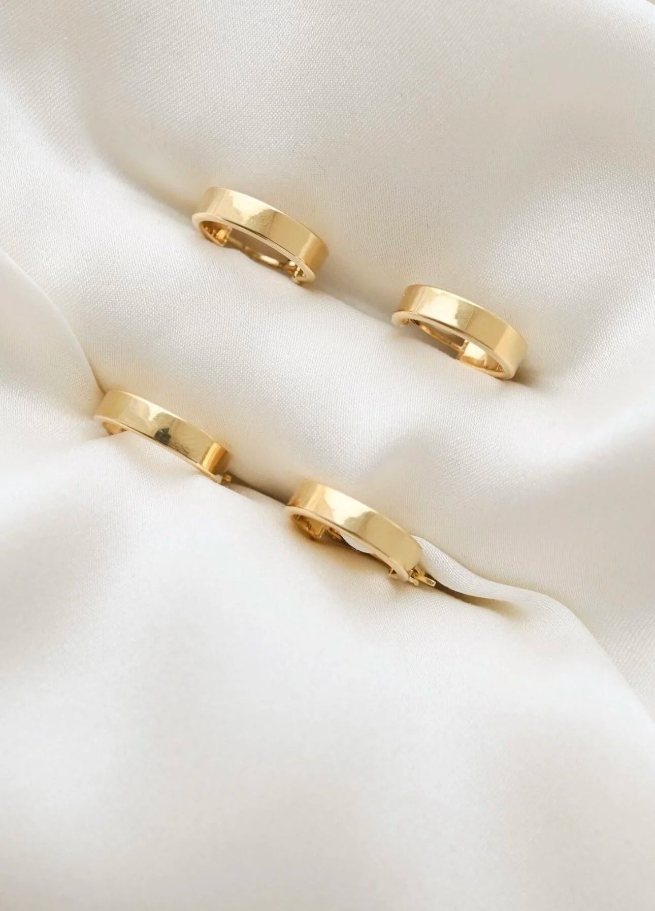 Timeless Everyday Perfect Hoop Earrings 18K Gold
