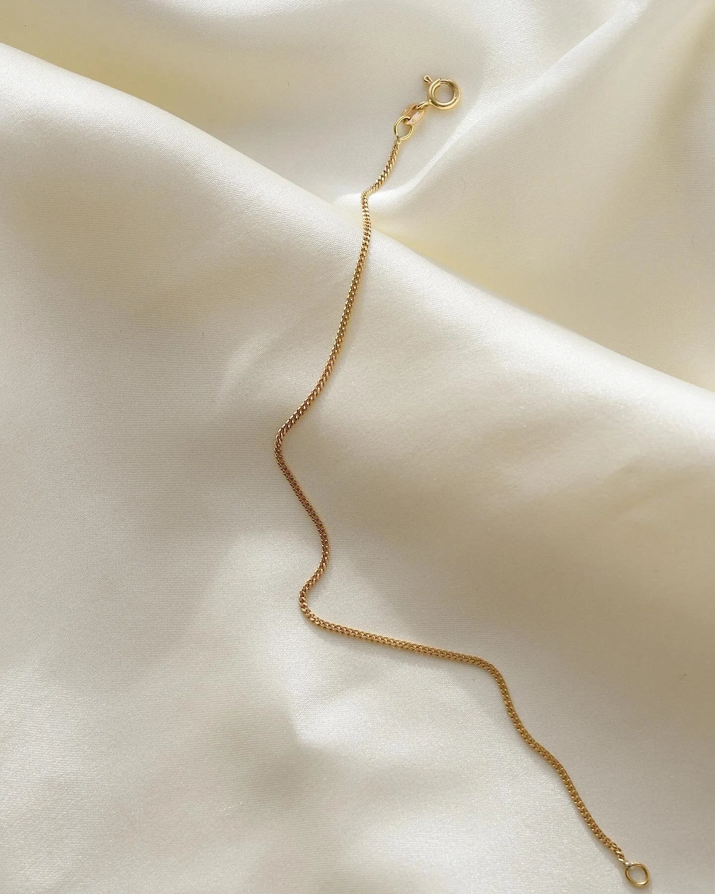 Beautiful Dainty Italian Curb Link Bracelet 18K Gold
