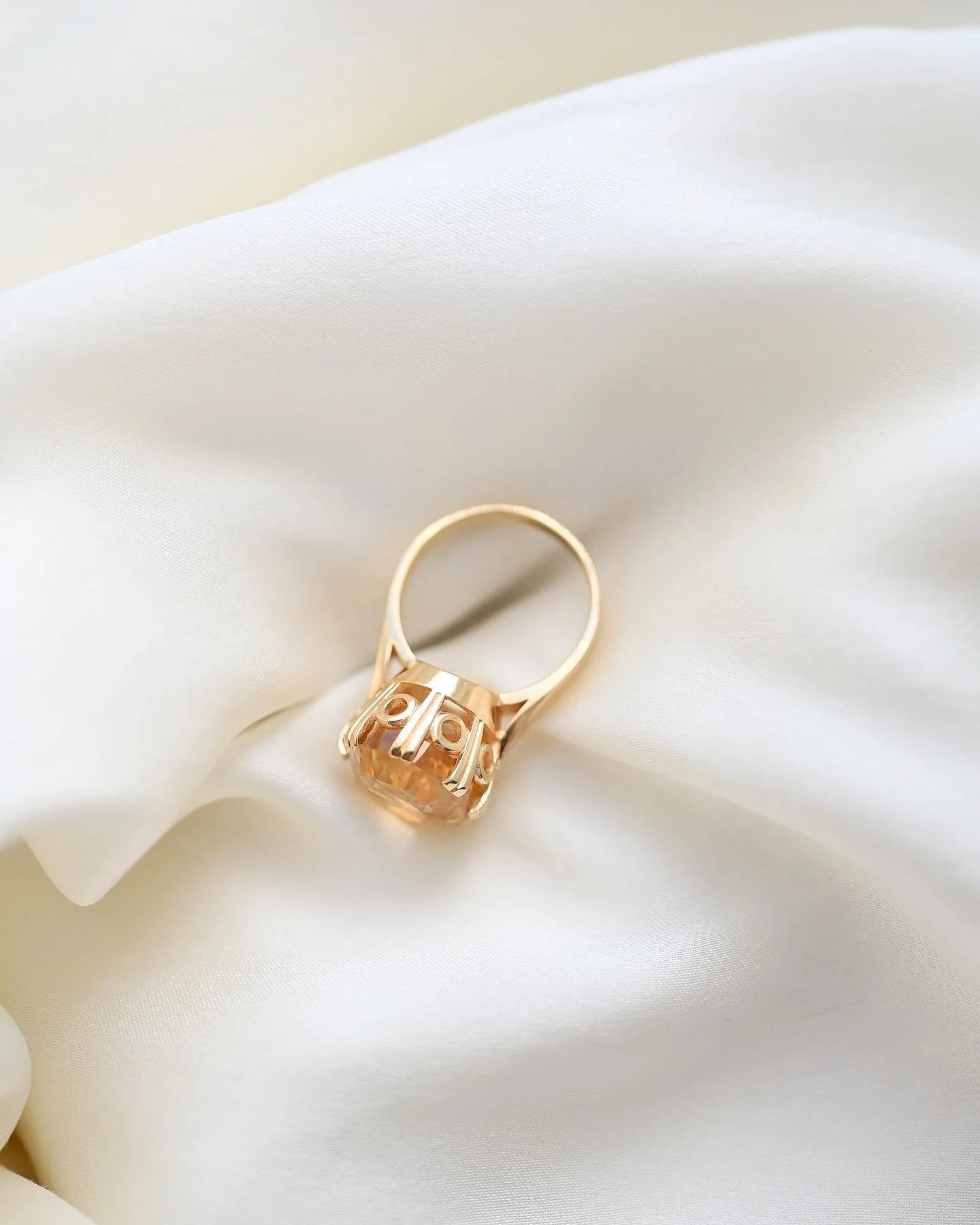 Radiant Golden Citrine Cocktail Vintage Ring 8.5 Carats 18K Gold