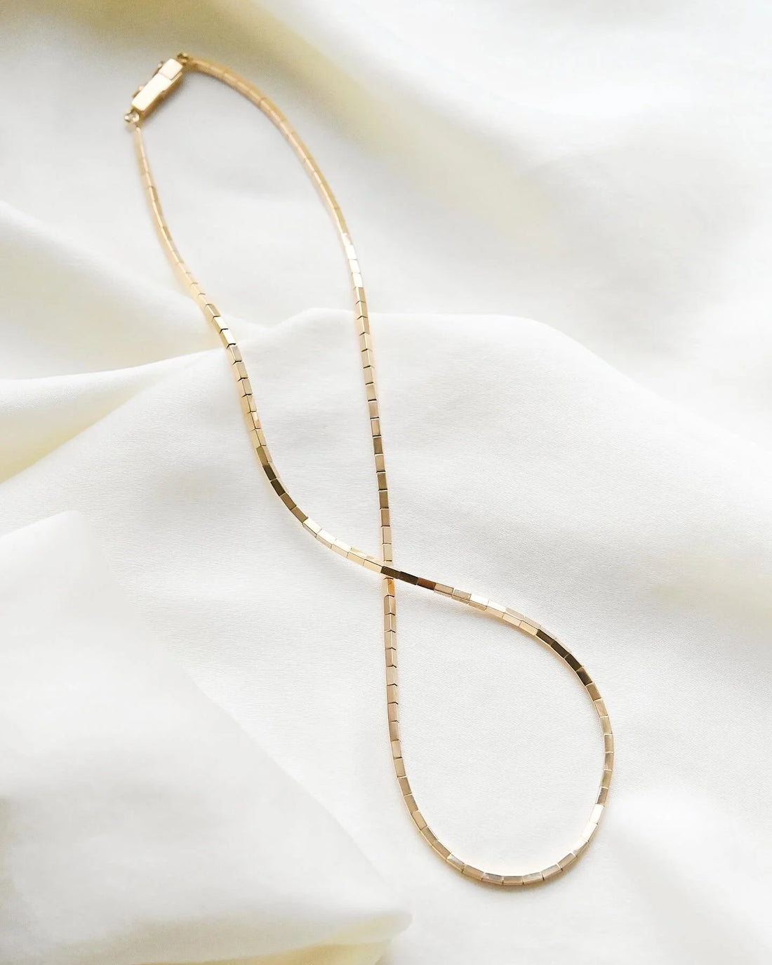 Sleek Italian Vintage Gold Necklace 18K Gold 1970s