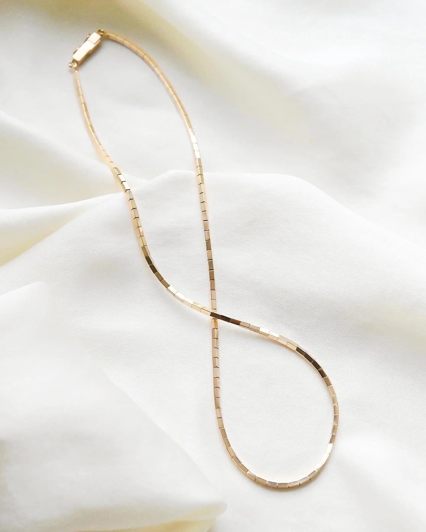 Sleek Italian Vintage Gold Necklace 18K Gold 1970s