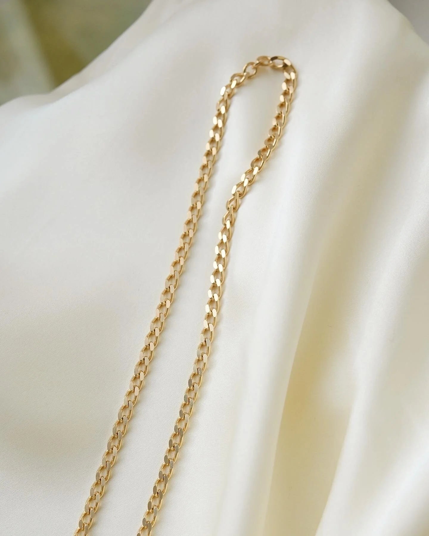 Long 40 Grams Vintage Curb Link Chain 18K Gold
