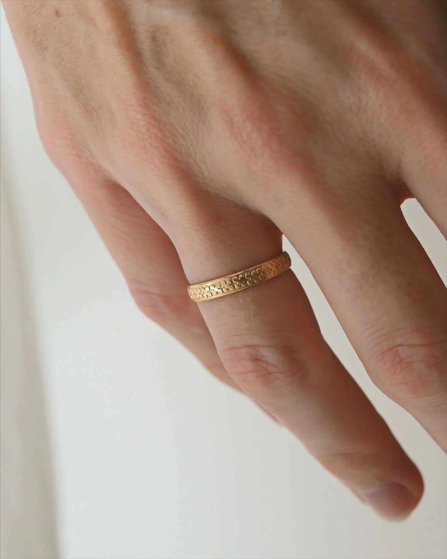 Antique Pattern Stacking Band Ring 18K Gold 1956