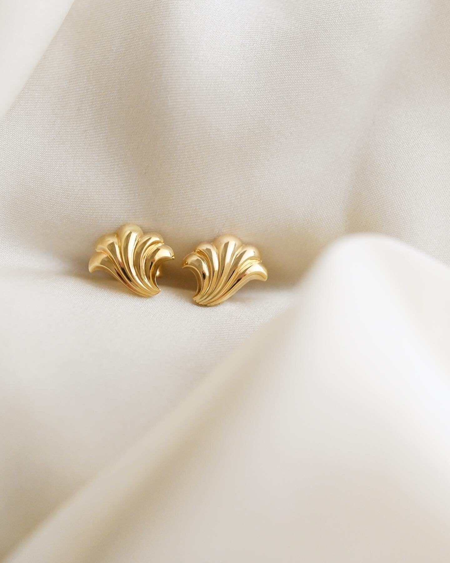 Swedish Vintage She’ll Earrings 18k Gold 1940s