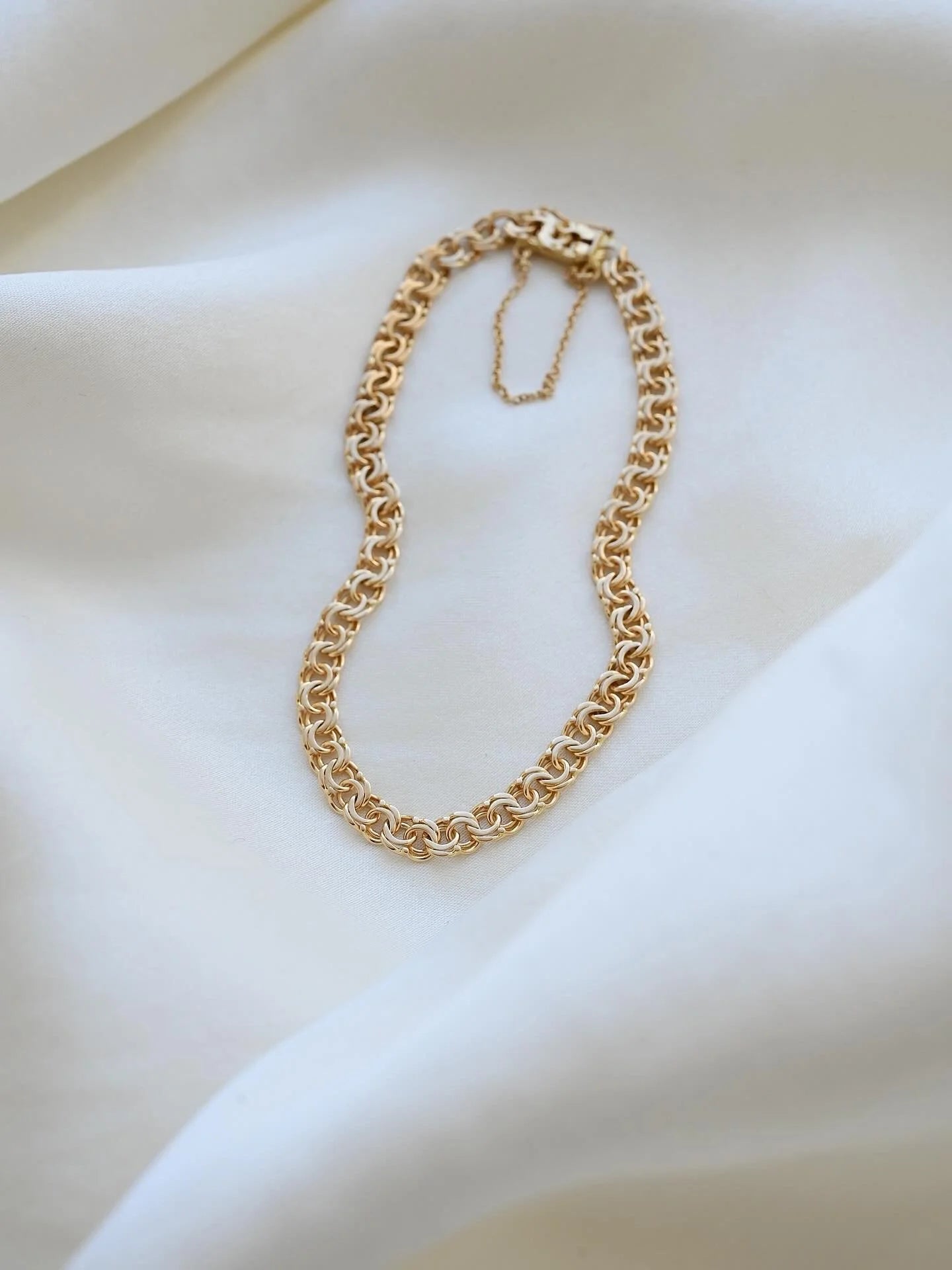 Dreamy Vintage Bracelet 18K Gold Sweden Mid 1900s