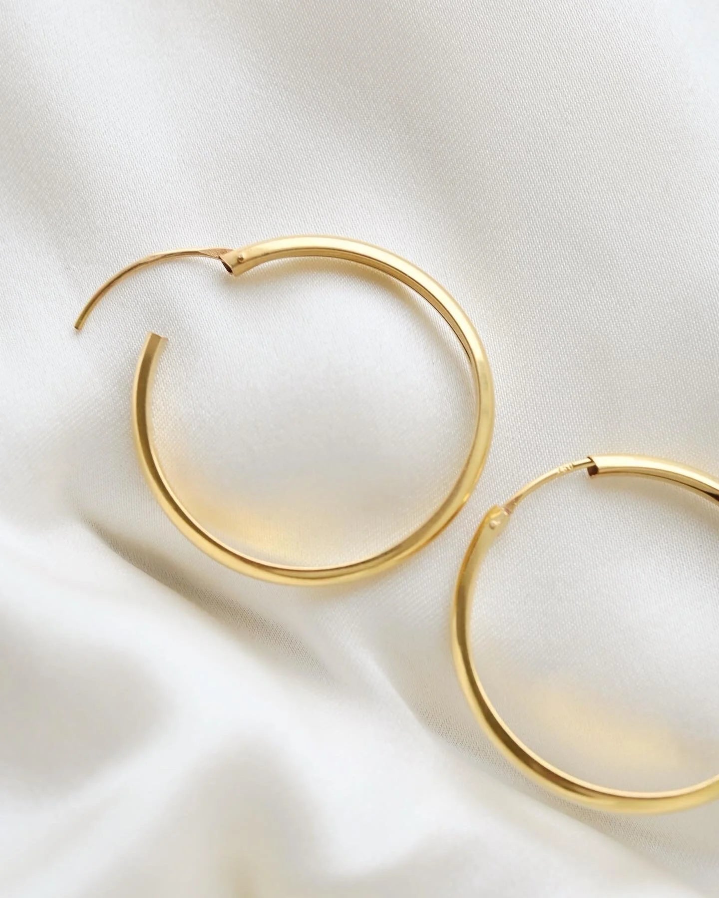 30 mm Vintage Hoop Earrings 18K Gold