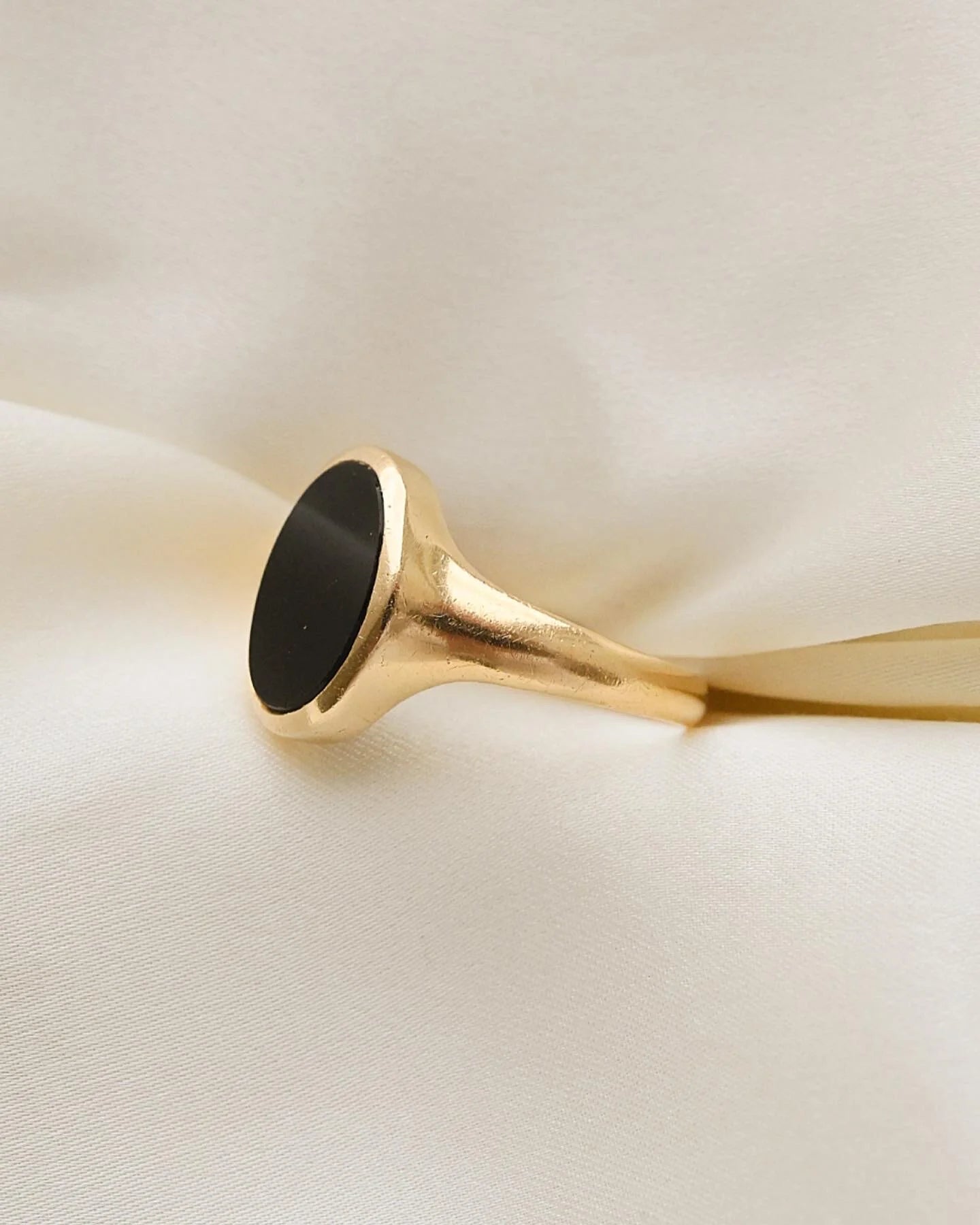 Sizeable 9.65 US Antique Black Onyx Signet Ring 18K Gold 1900