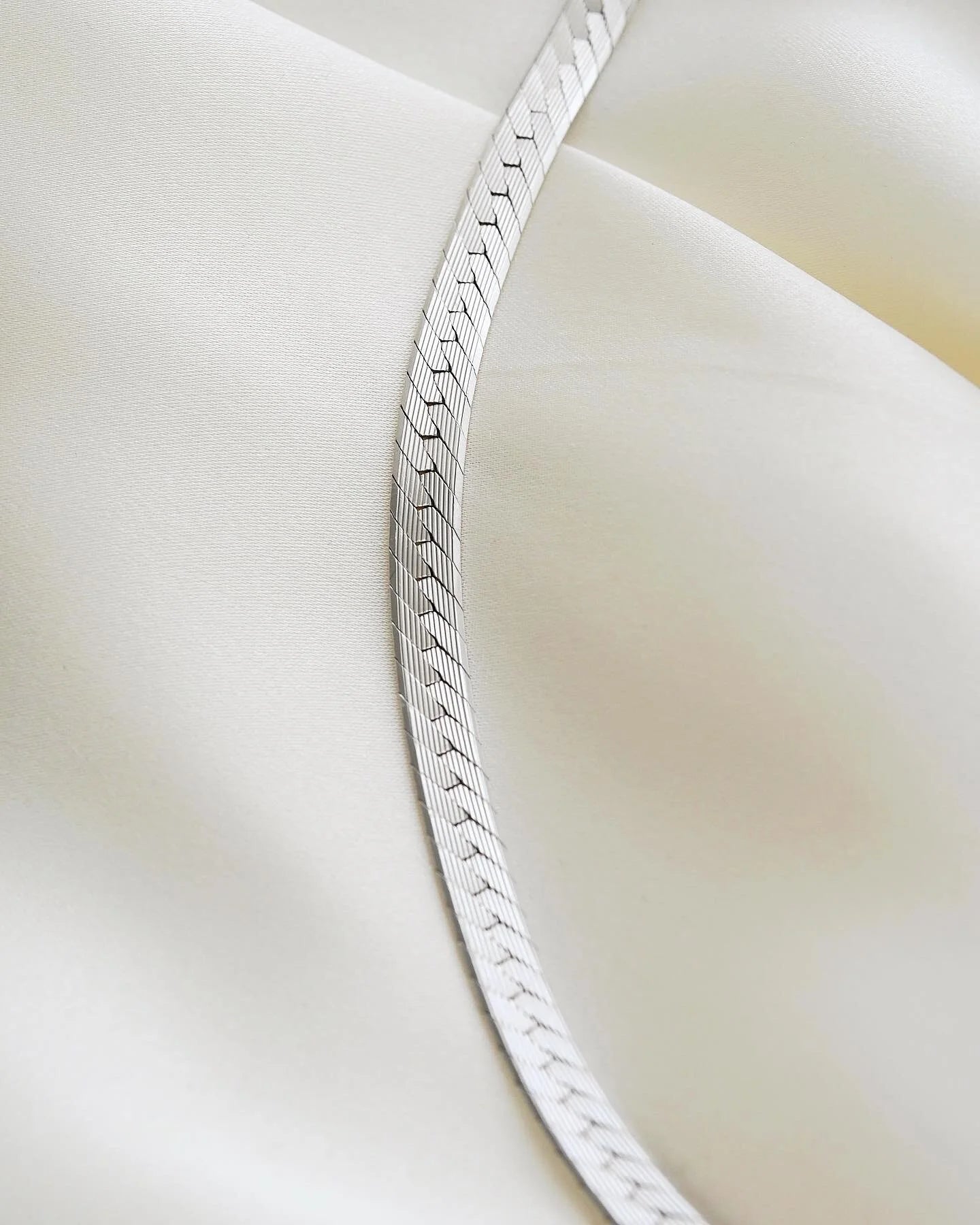 Shipping included! Beautiful Textured Herringbone Necklace Sterling Silver