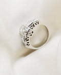 Extraordinary Beautiful Art Deco Ring 2.1 carats Old Cut Diamonds 18K White Gold 1920