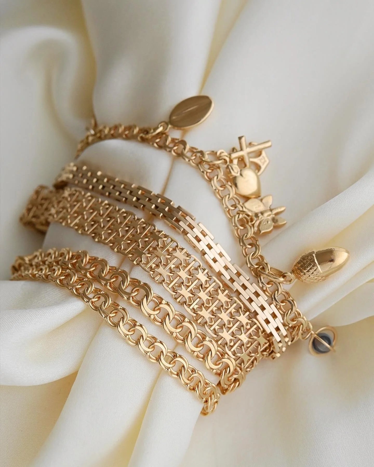Selection of Special Swedish Vintage Bracelets 18K Gold Mid 1900s