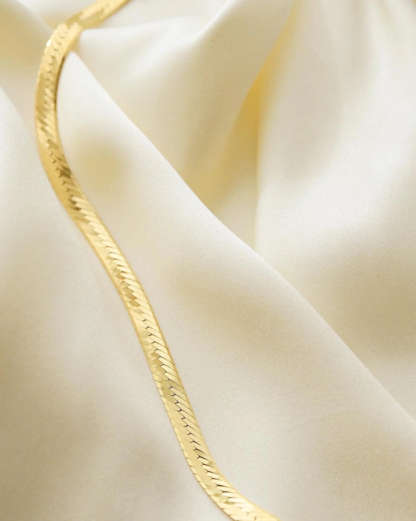 Sexy 15 Grams Italian Vintage Herringbone Necklace 18K Gold