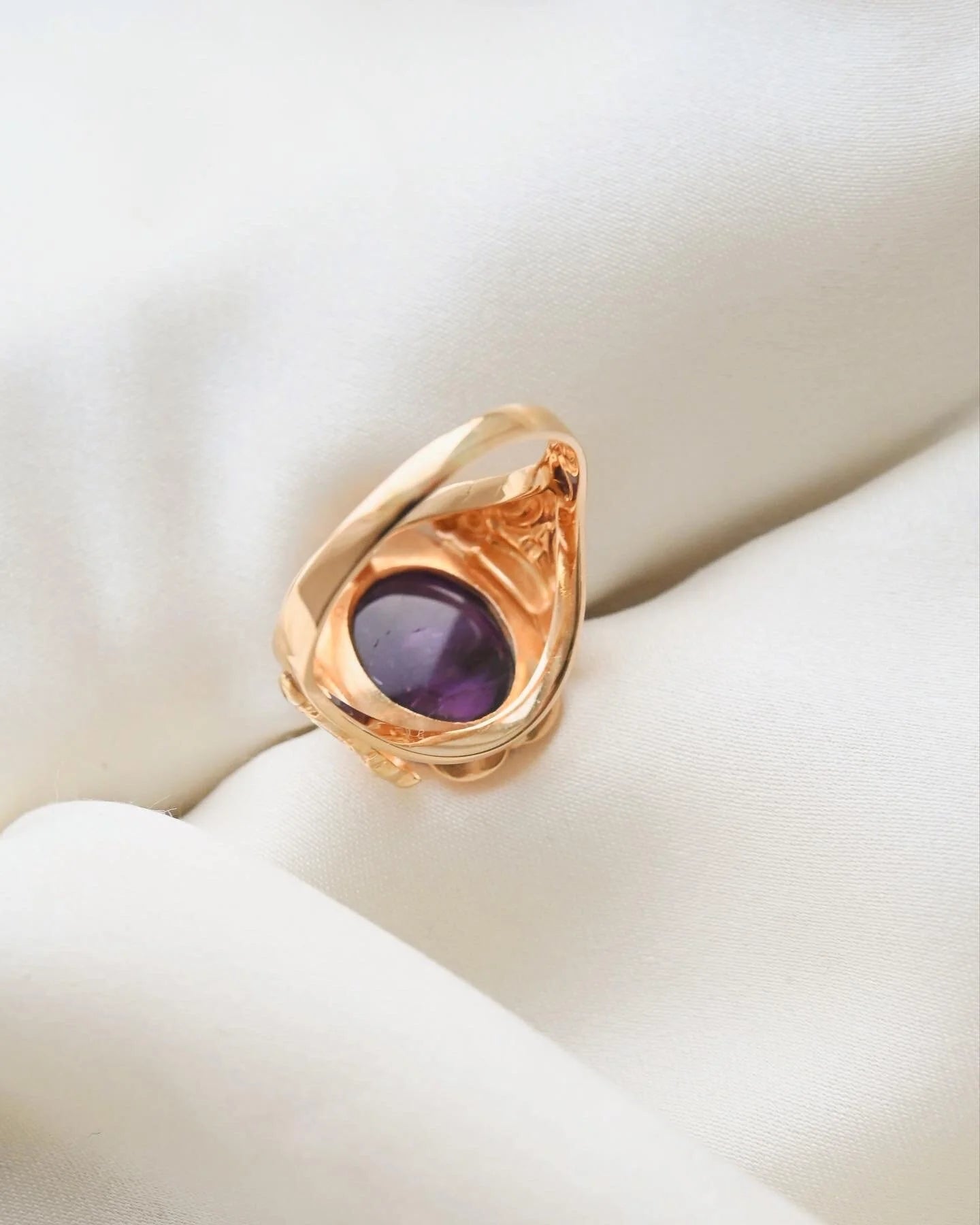 Extraordinary Antique Amethyst Cabochon Ring 18K Gold 1928
