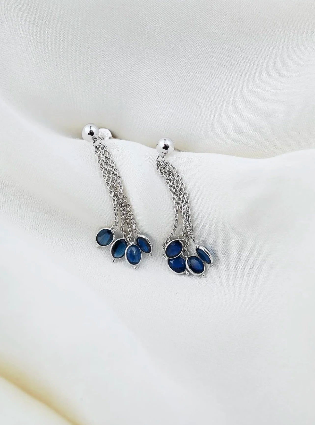 A Cascade of Sapphire Vintage Earrings 18K White Gold and Silver 1990s