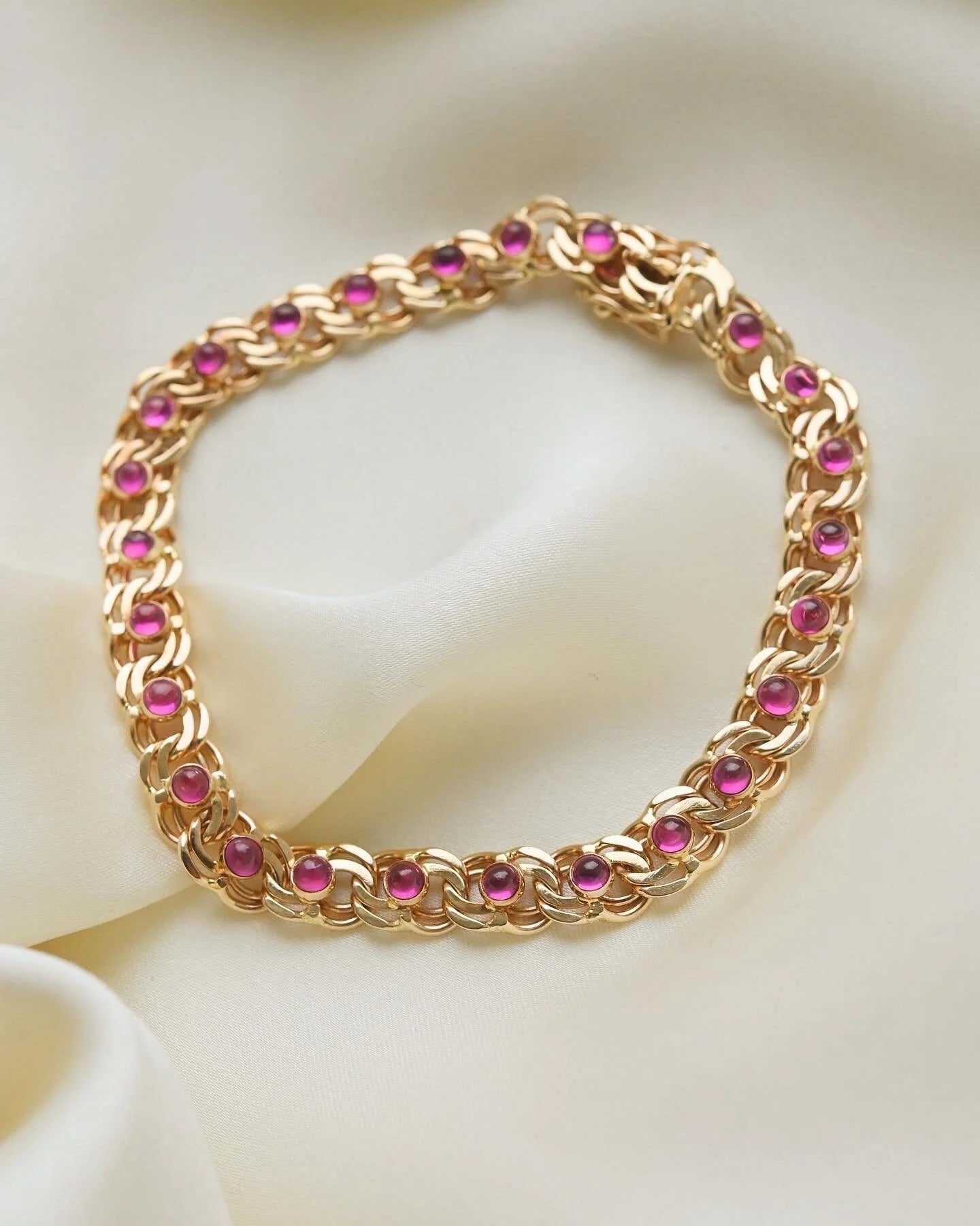 Stunning Special Ruby Cabochon Bracelet 18K Gold 1966
