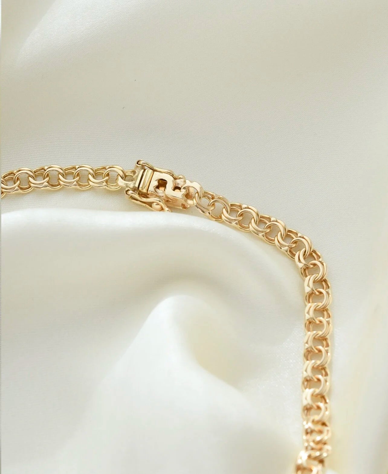 The Best Bismarck Necklace 18K Gold 1968