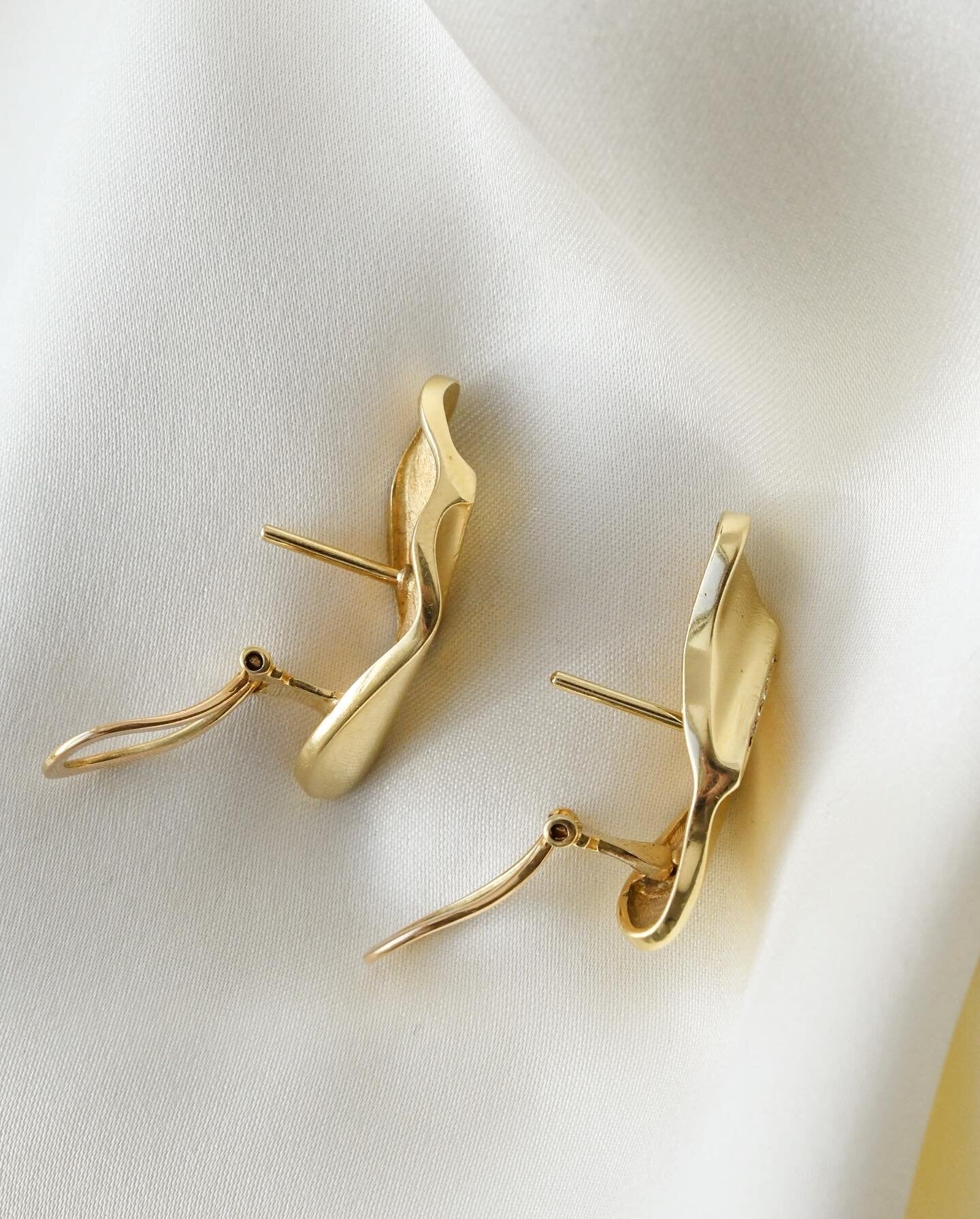 Sublime Swedish Classy Diamond Earrings 18K Gold 1980s