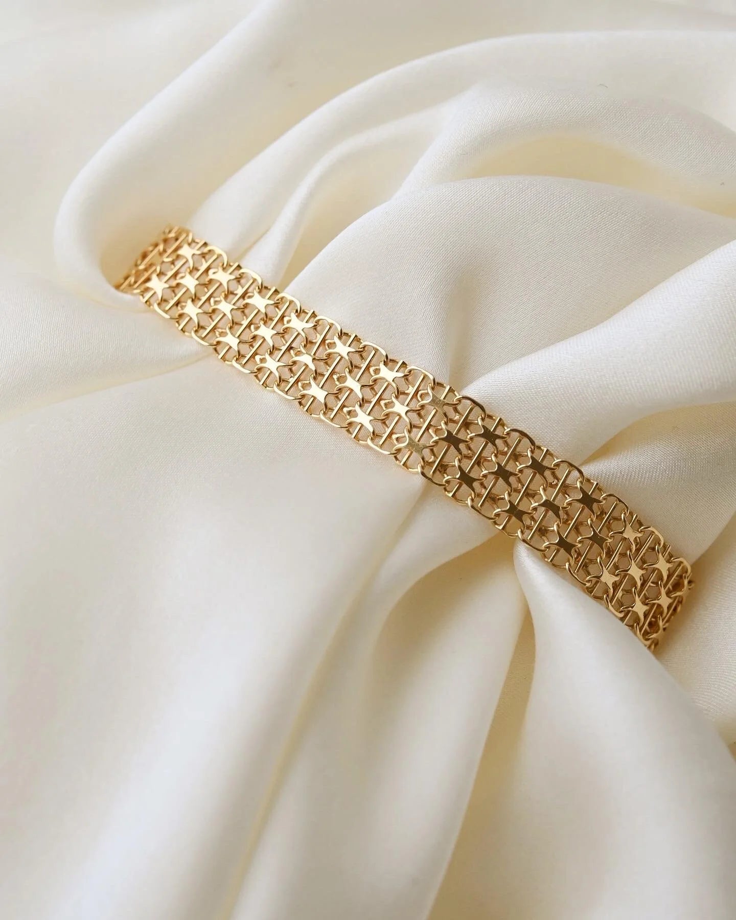 The “They just don’t make ‘em like this anymore” Bracelet 18K Gold 1969