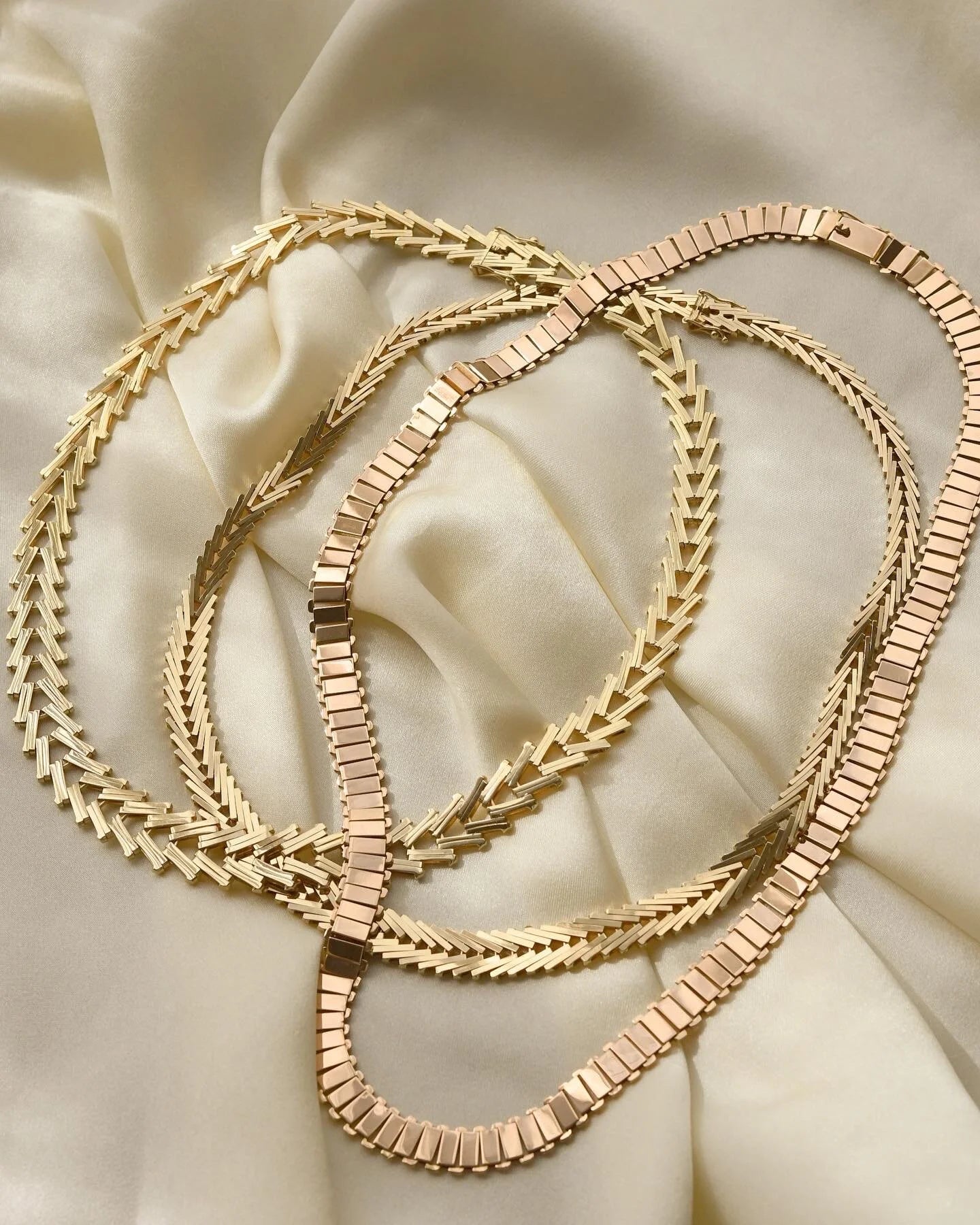 Absolutely RARE and Stunning Jumbo Geneva Link Necklace 14K Gold 1960s