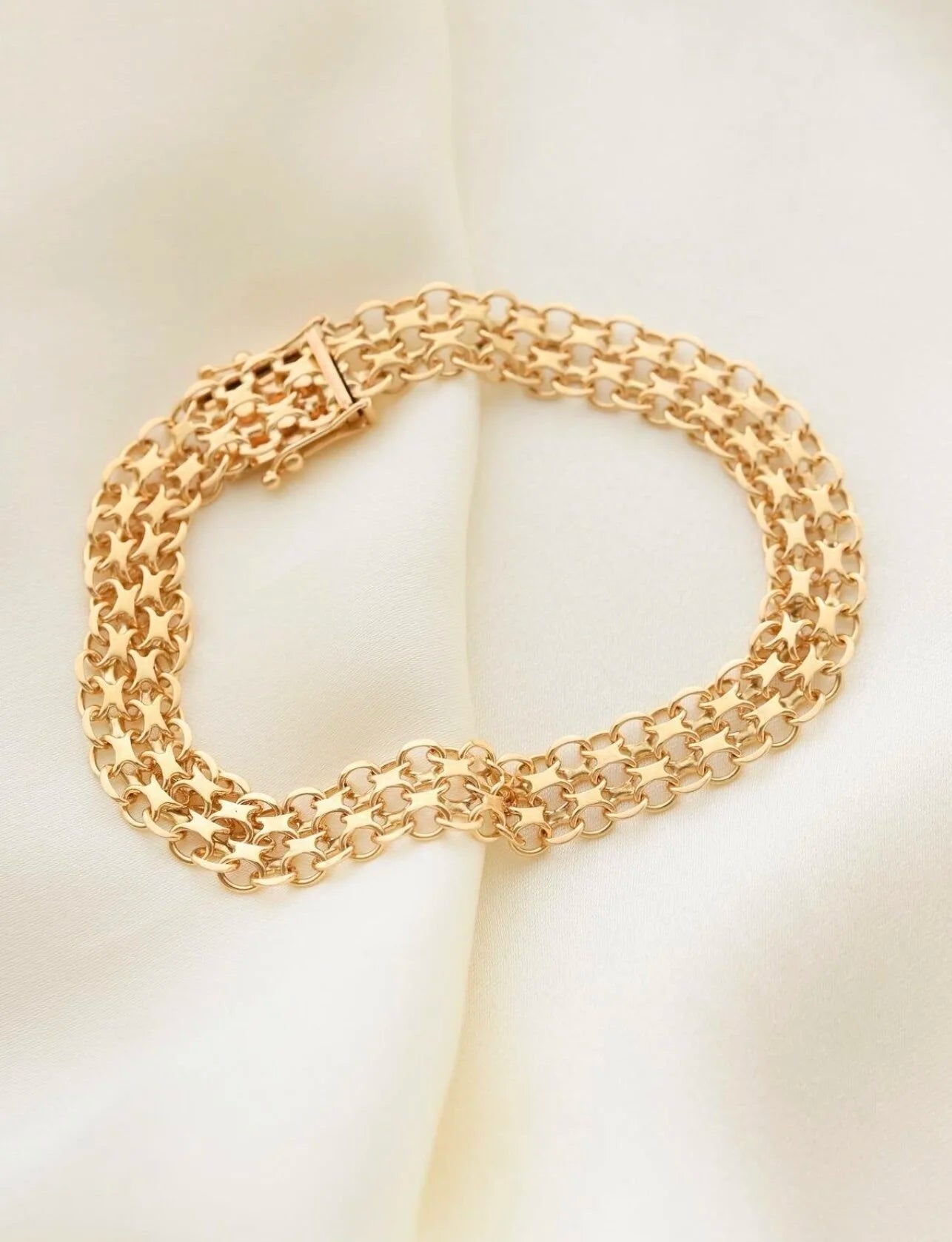 Beautiful Glowing Swedish Vintage Bracelet 18K Gold 1967