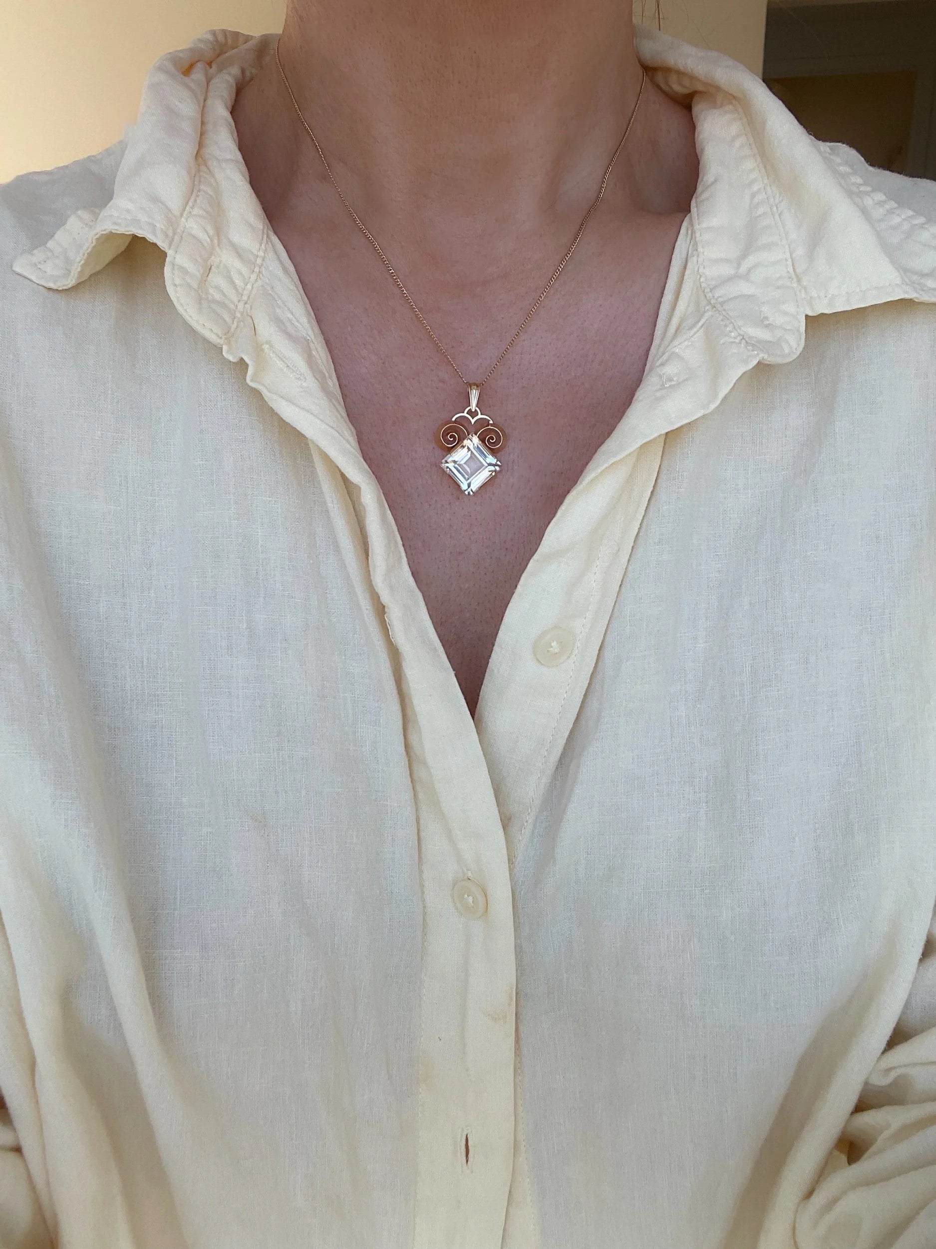 New in! Gorgeous Antique White Spinel Pendant 18K Gold