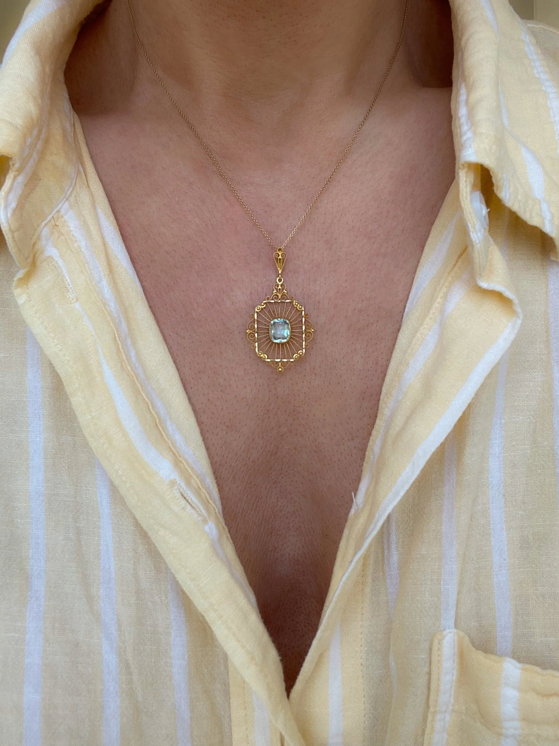 Exquisite Antique Belle Epoque / Art Deco 1916 18K Gold Blue Aquamarine Filigran Pendant