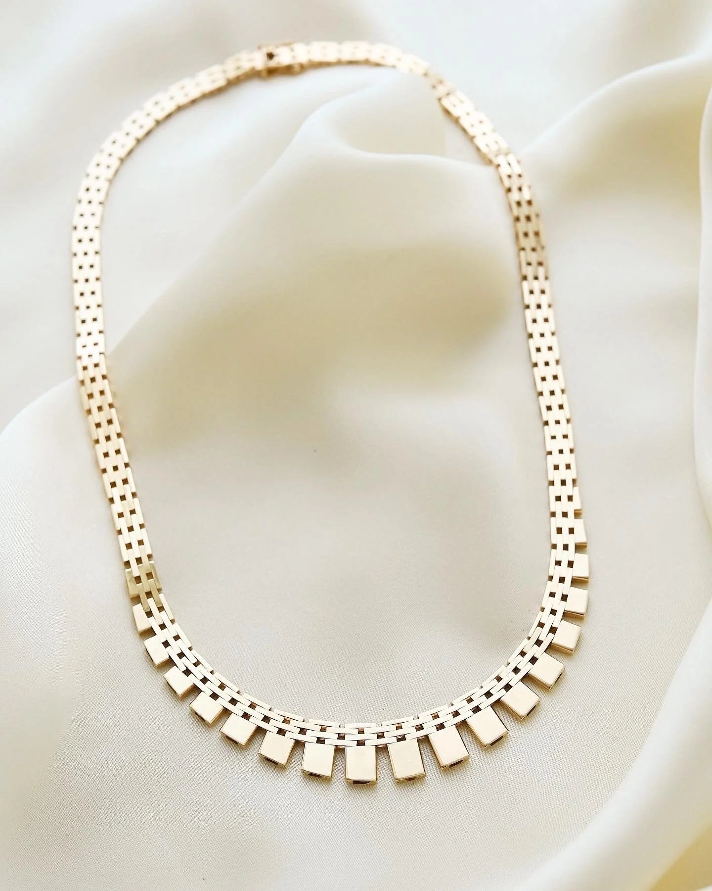 15.15 Inches Graduated Cleopatra Brick Link Necklace 14K Gold 1960