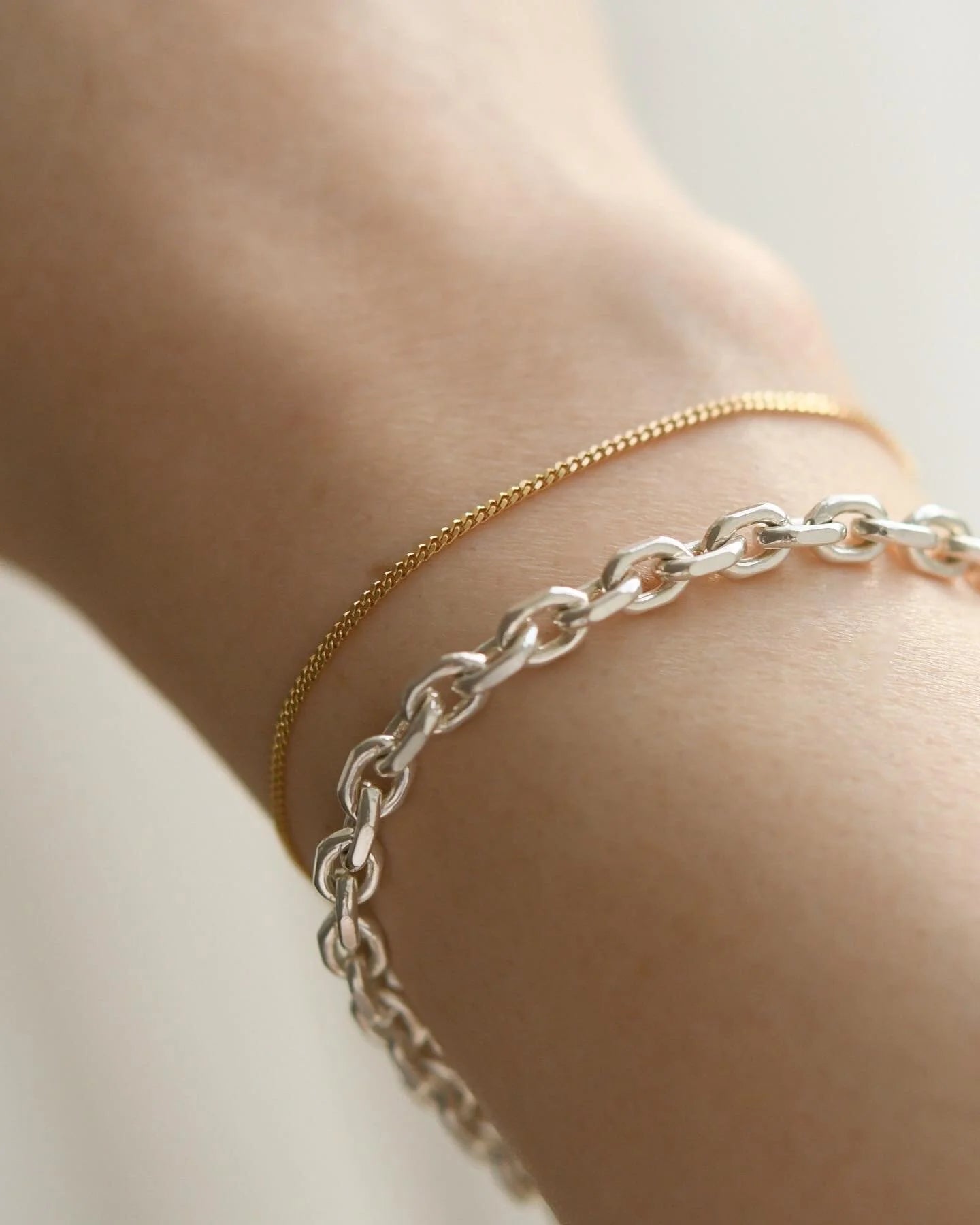 Beautiful Dainty Italian Curb Link Bracelet 18K Gold