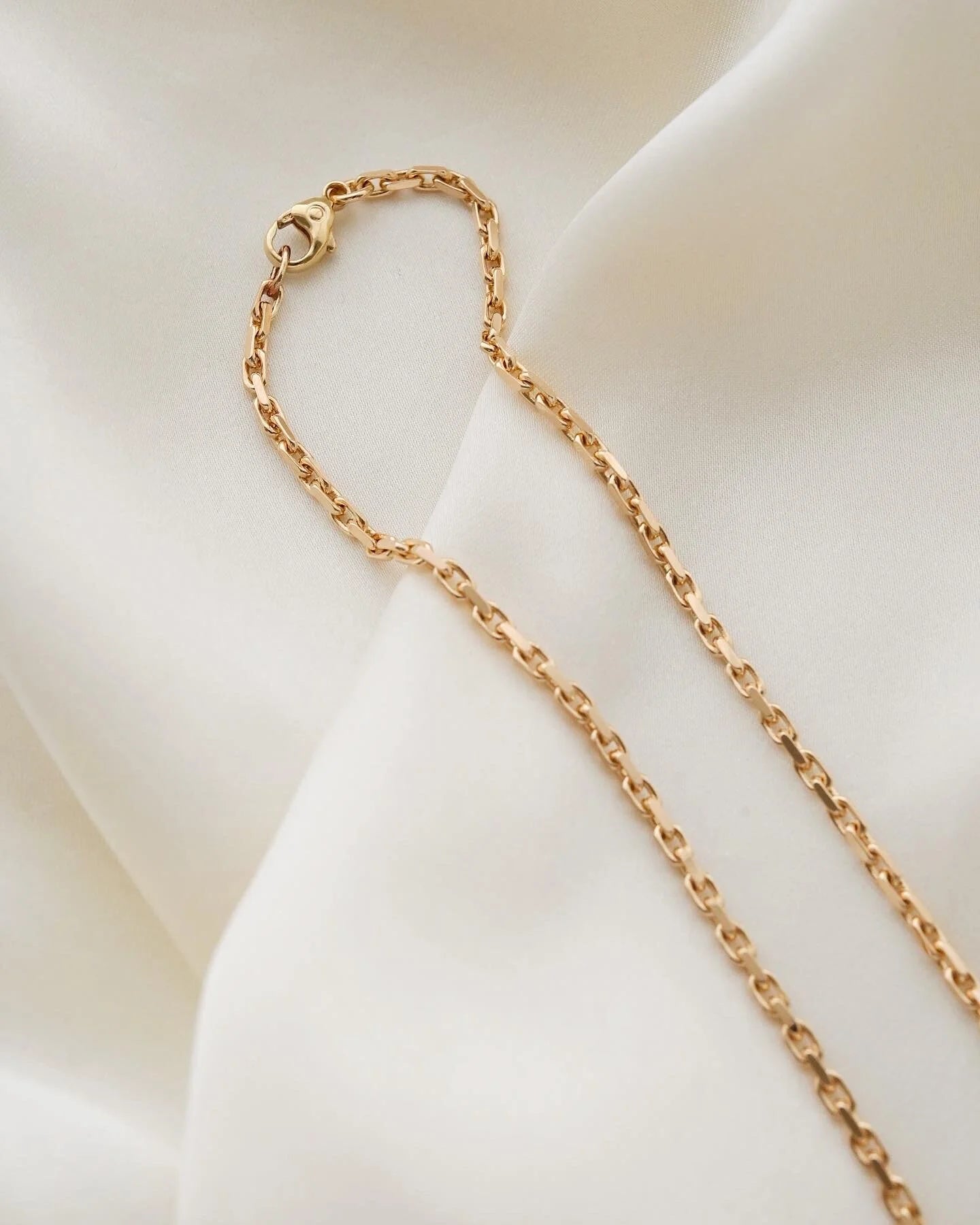 Radiant Sparkly Anchor Link Chain 14K Gold