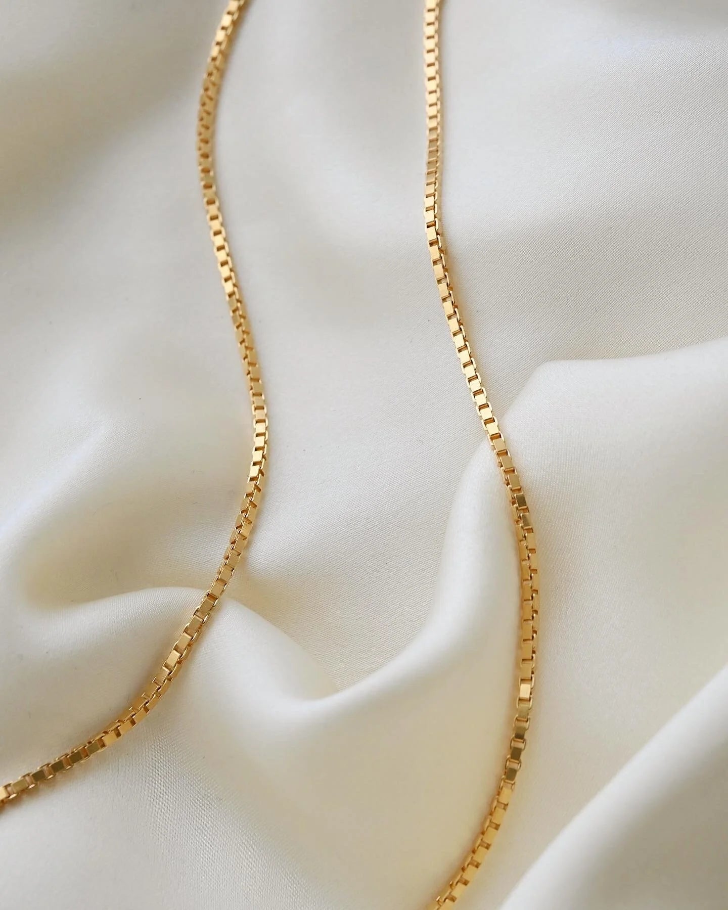 Super Substantial Long Vintage Box Chain 18K Gold 1970