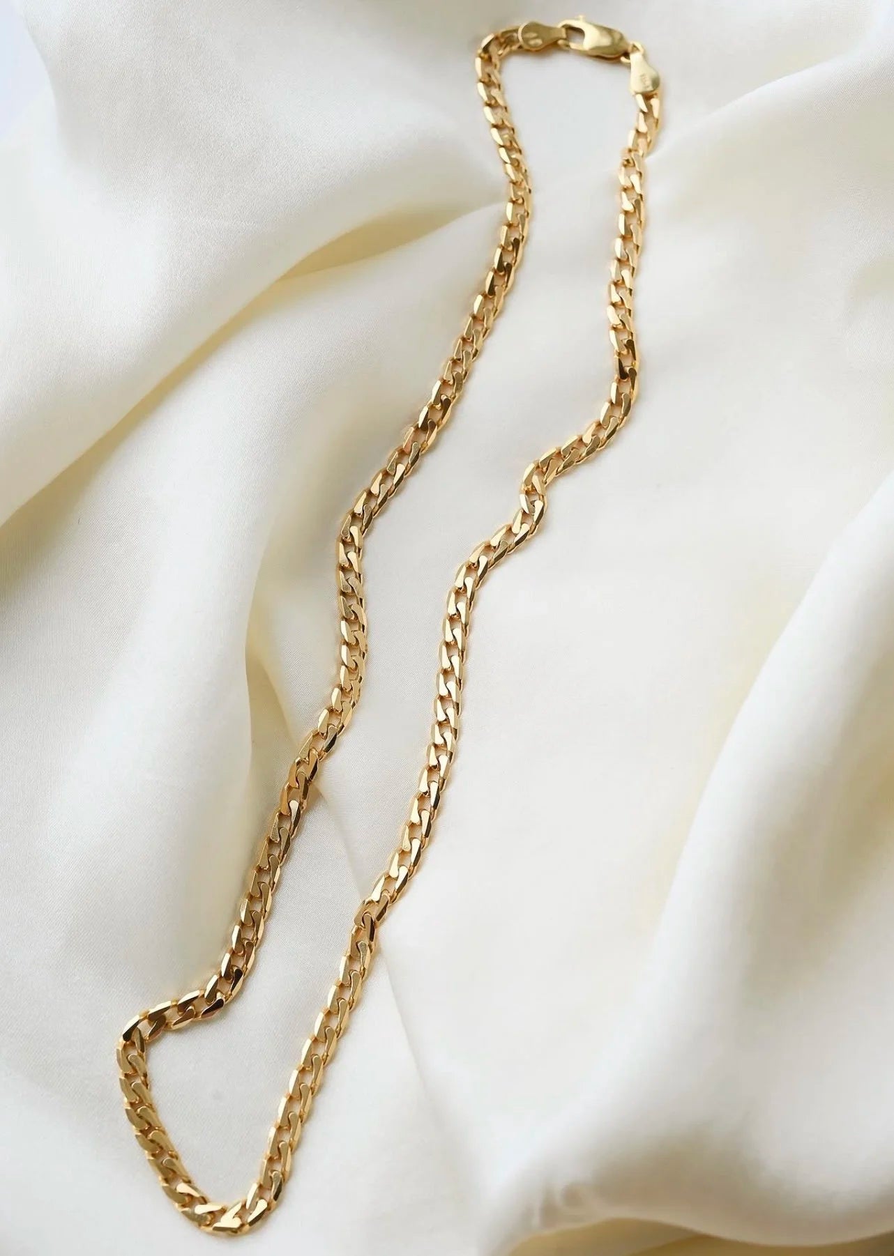 Stunning 18.25 Inches Italian Vintage Curb Chain Faceted 18K Gold