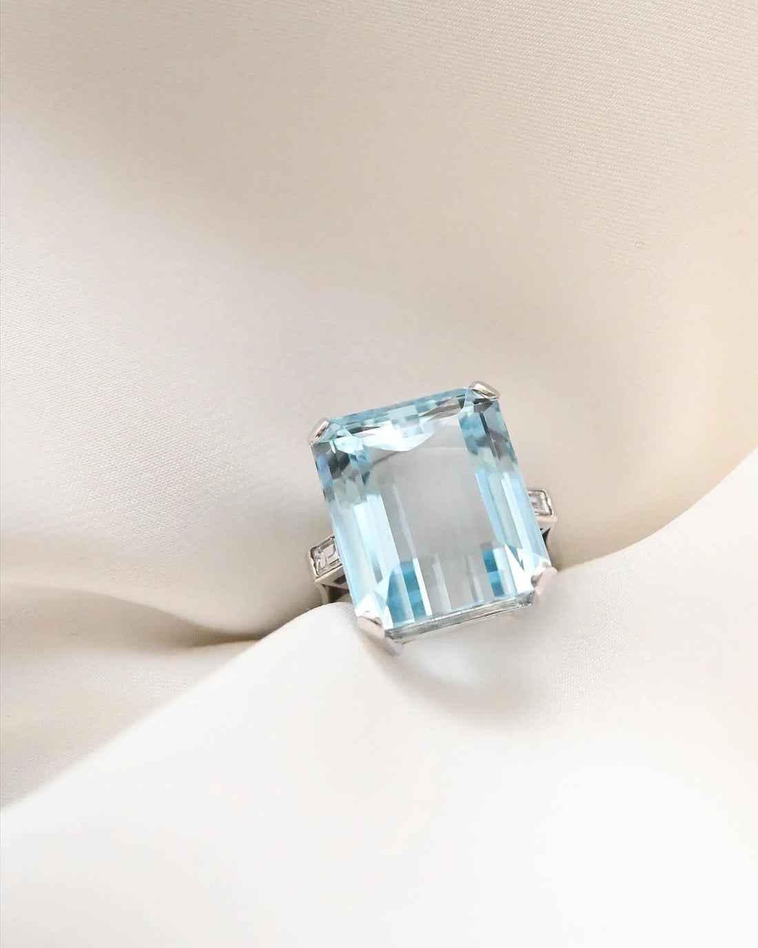 Resizing included! Extraordinary Aquamarine x Diamond x Platinum Ring 1900s