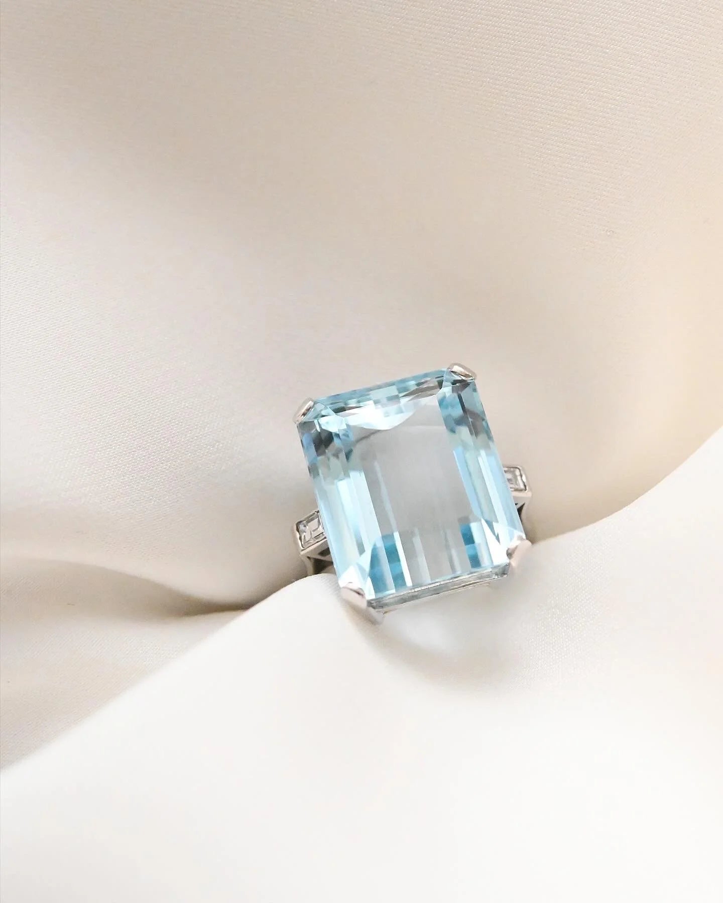 Resizing included! Extraordinary Aquamarine x Diamond x Platinum Ring 1900s