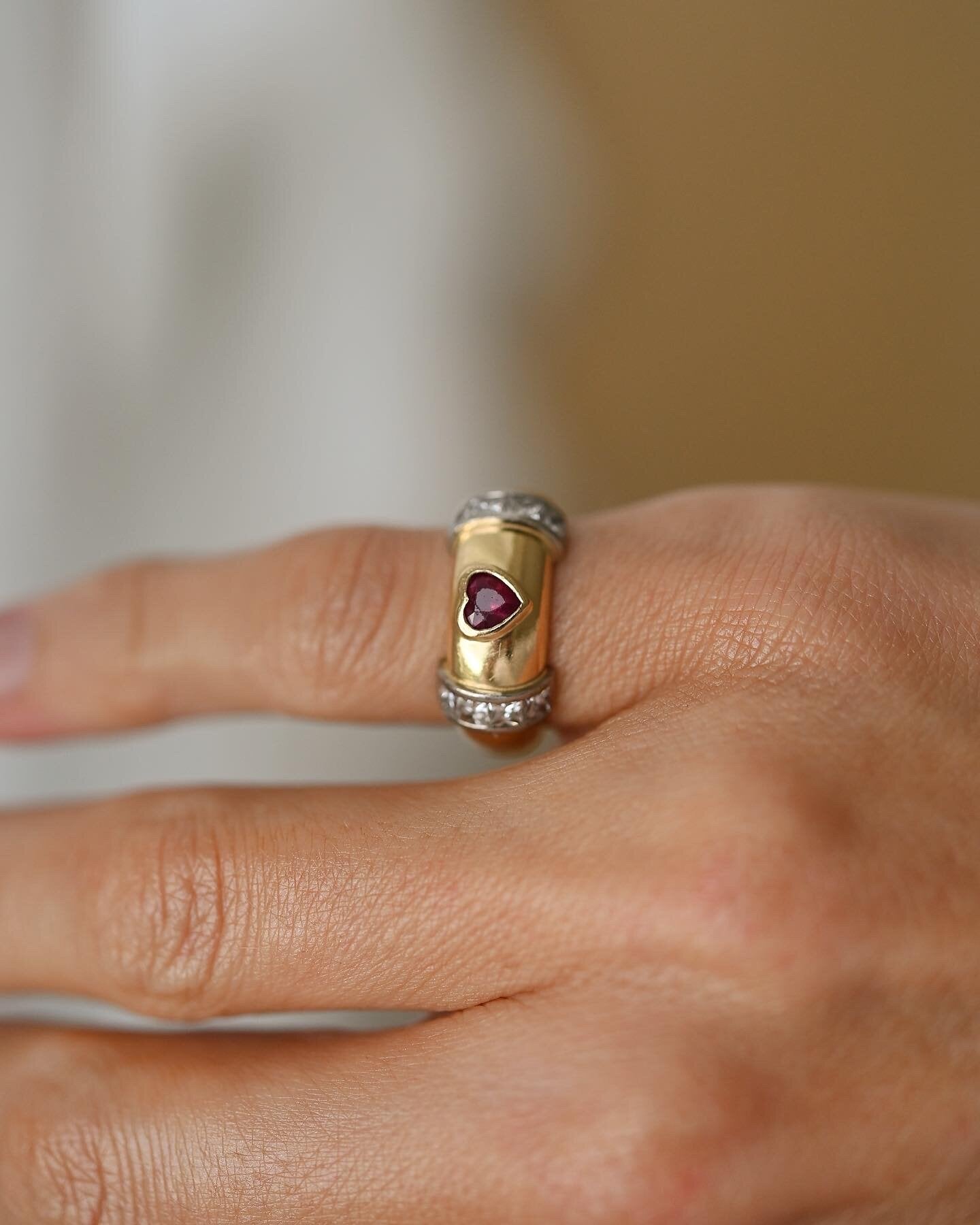 Rare Swedish Vintage Ring Princess Cut Diamonds and Heart Sapphire 18K Gold